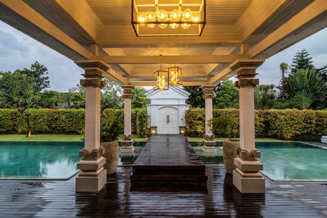 Villa Symphony White By Balisuperhost
