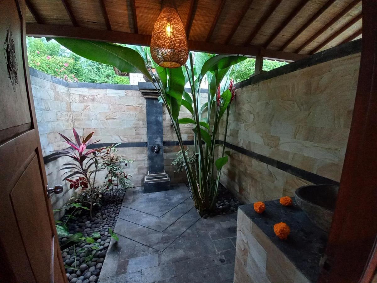 Guest house Frangipani & Restaurant Seraya