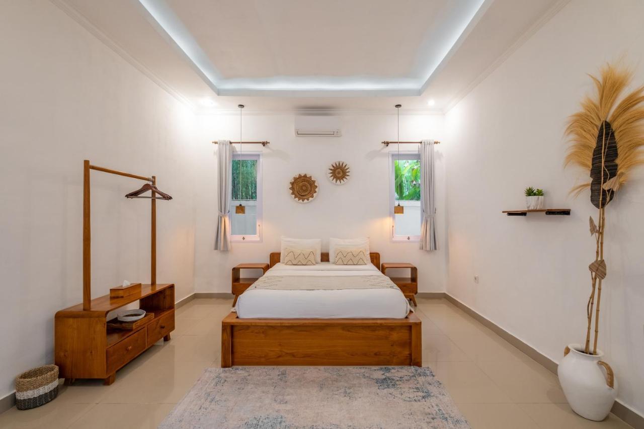 Villa Platform Luxe 3br In By Azure Near Oldmans Canggu (Bali)