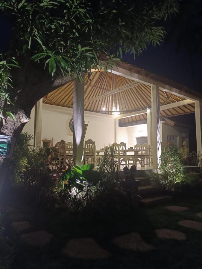 Wisma tamu Utama Front *
