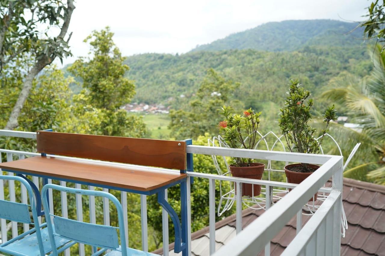 Ling & Louie's Mountain Chalet *