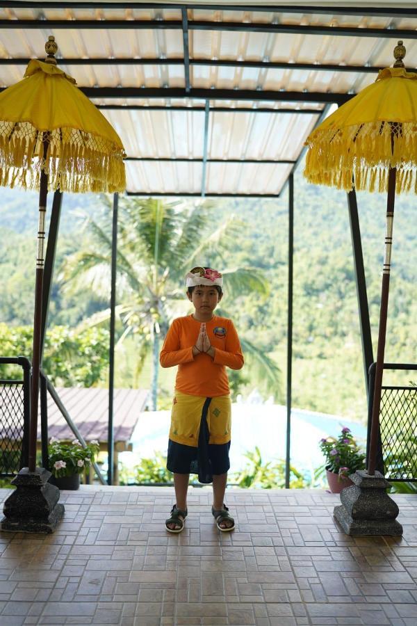 Ling & Louie's Mountain * Mayong