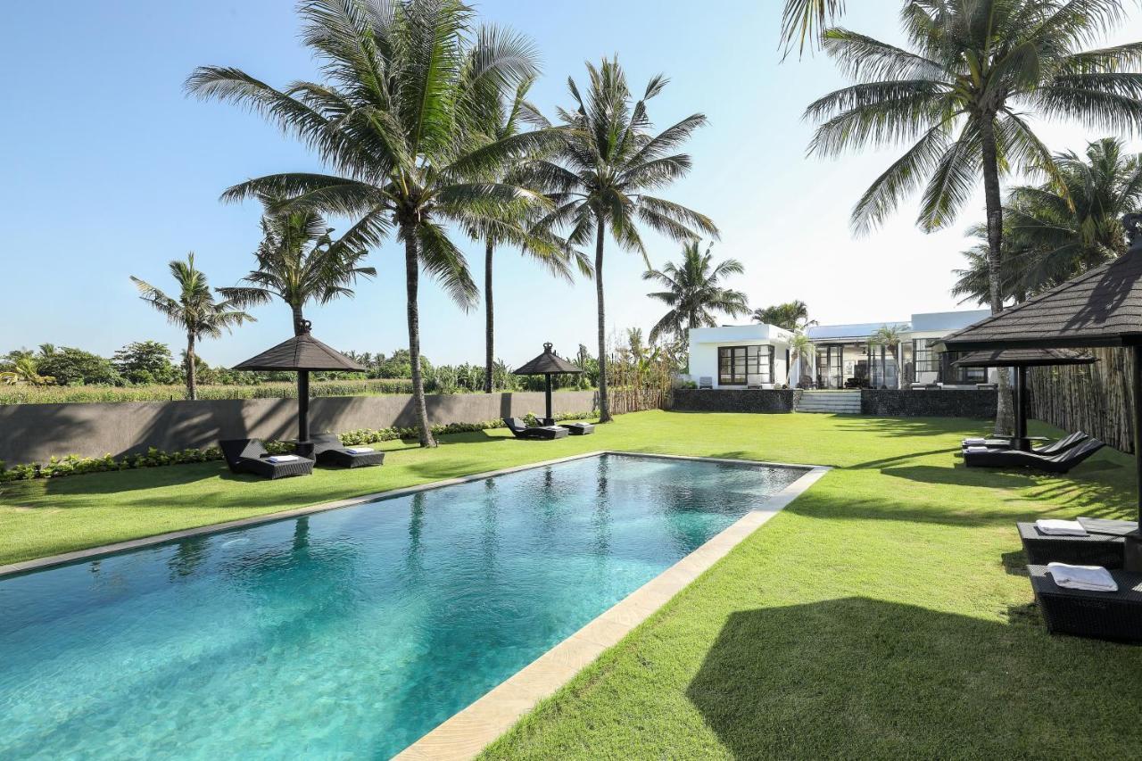 Guest house Black - Absolute Beachfront *