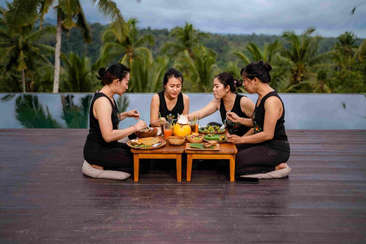 Lodge Amanuba Ersadeva *