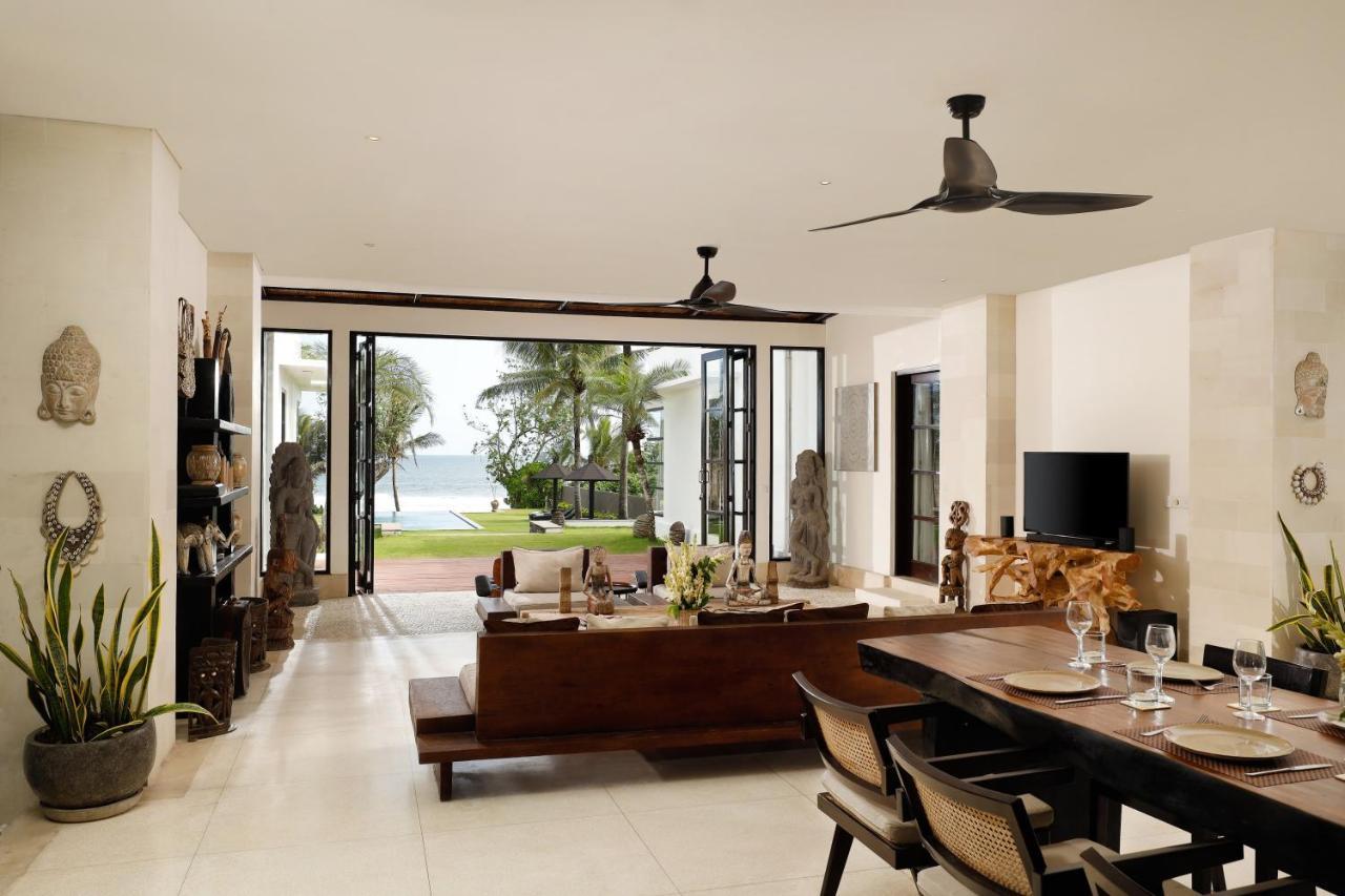 Black - Absolute Beachfront * Tabanan (Bali)