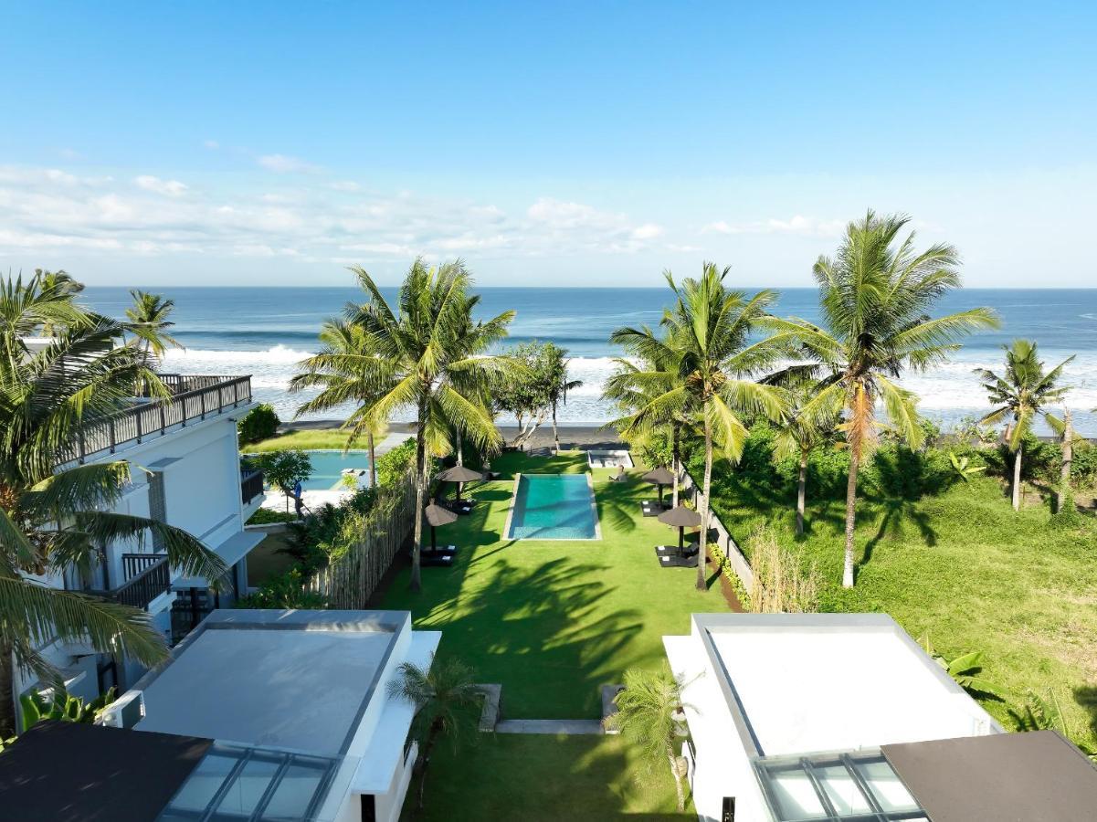 Black - Absolute Beachfront Guest house
