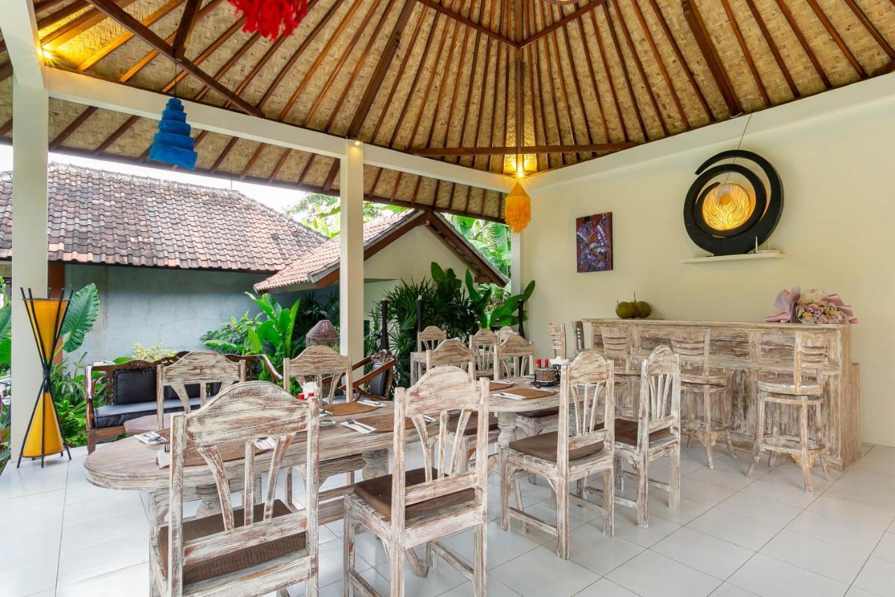 Utama Front Wisma tamu Candi Dasa (Bali)