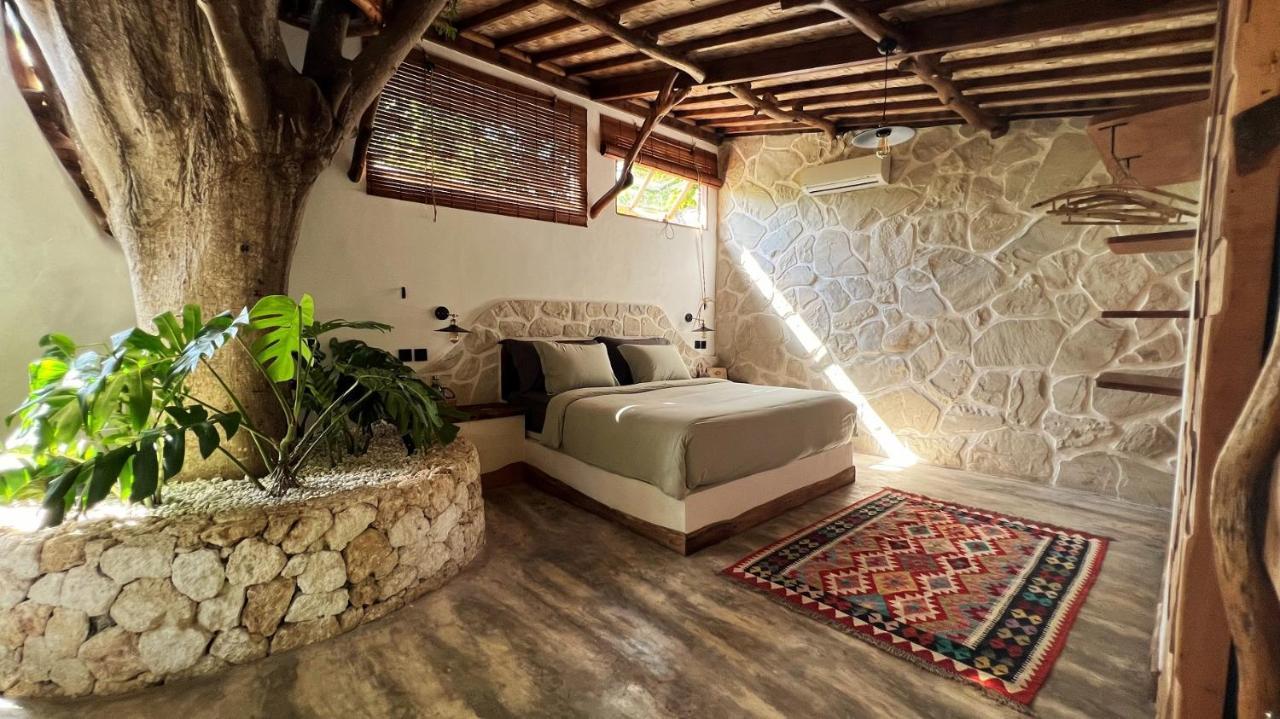 Roots Tree House Lodge *