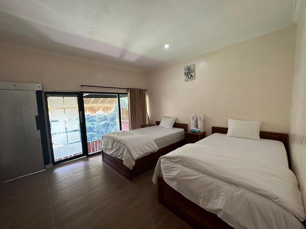 Tutub Waterfall View Capsule hotel