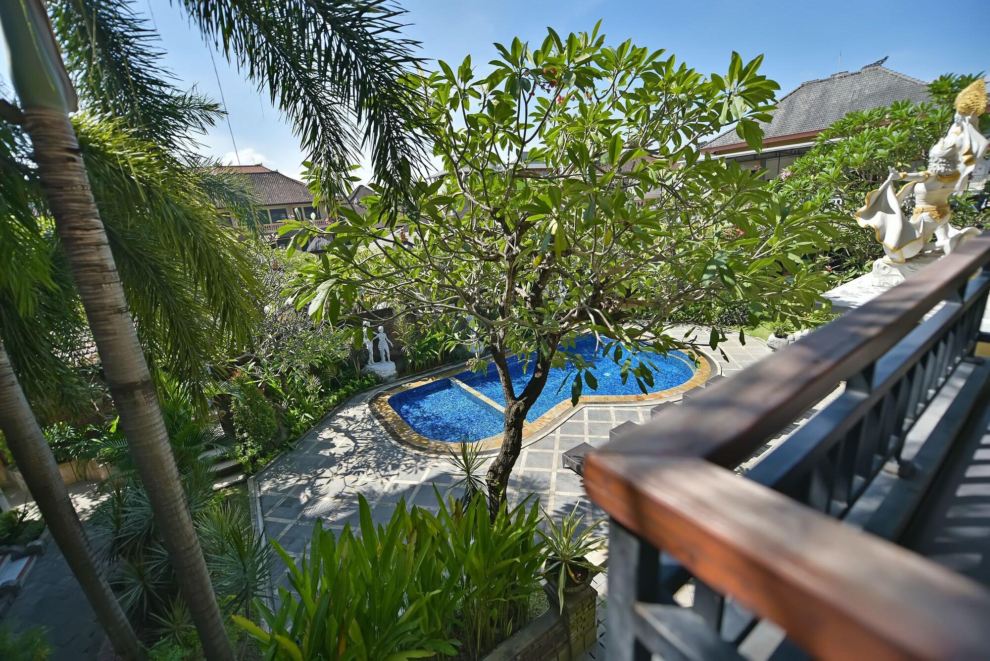 Hotel Sandat Kuta 3*