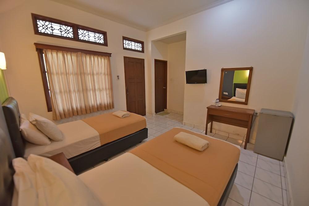 Hotel Sandat Kuta 3*