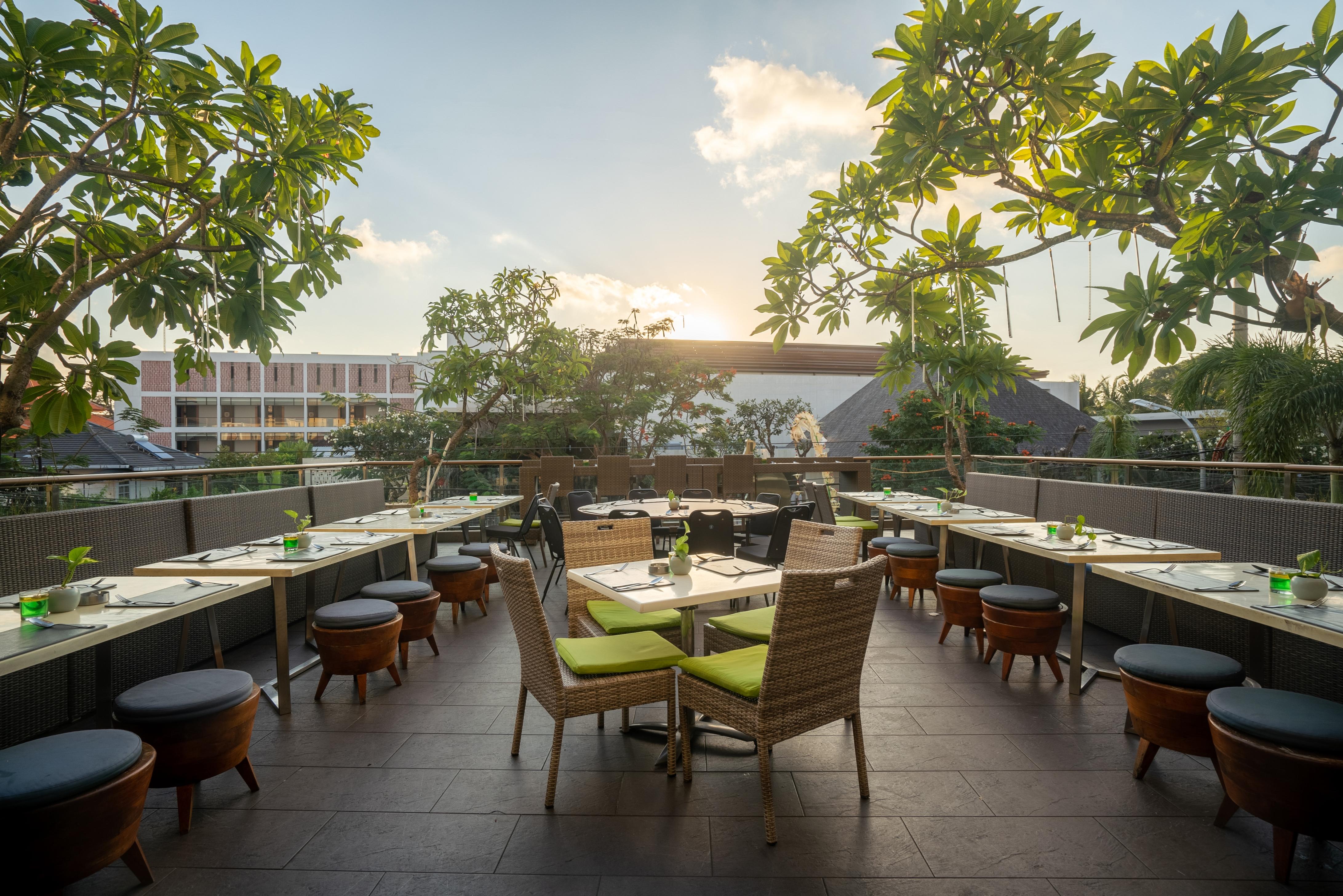 Hotel Eden Kuta Bali 4*