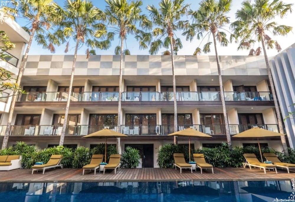 Dekuta Hotel 3*
