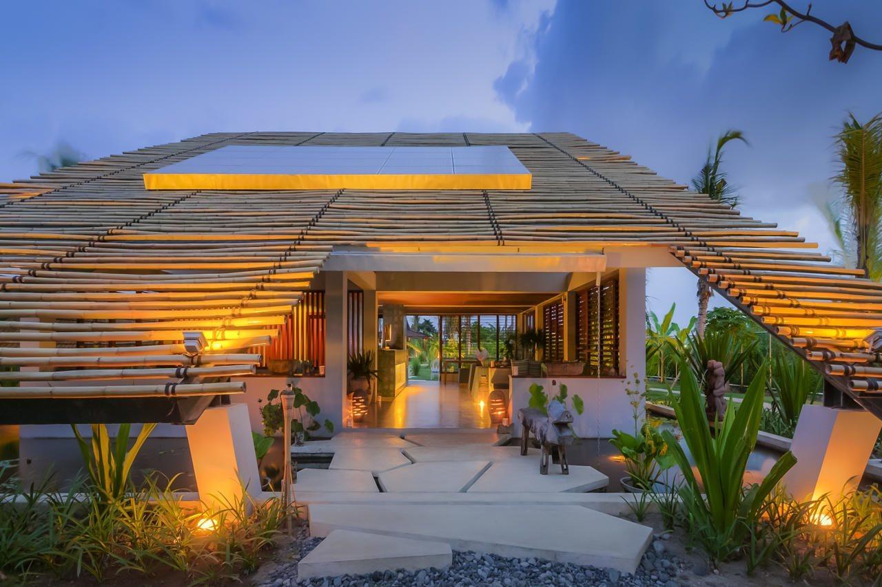 Komune And Club Bali Resort 4*