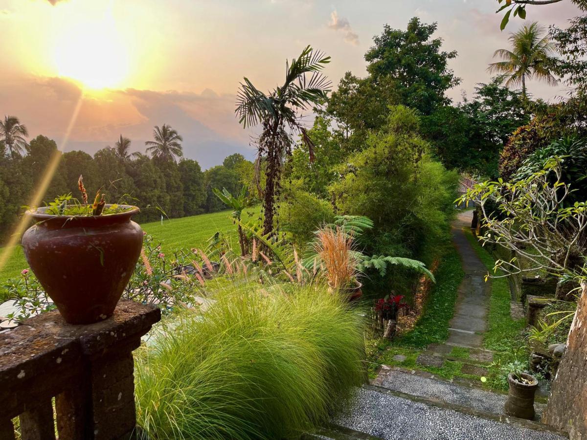 The Sangkih Restaurant & Bar Lodge *