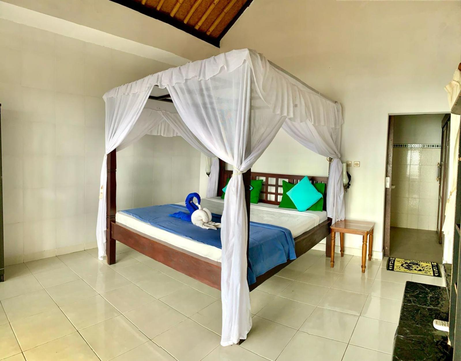 Titi Sedana * Amed (Bali)