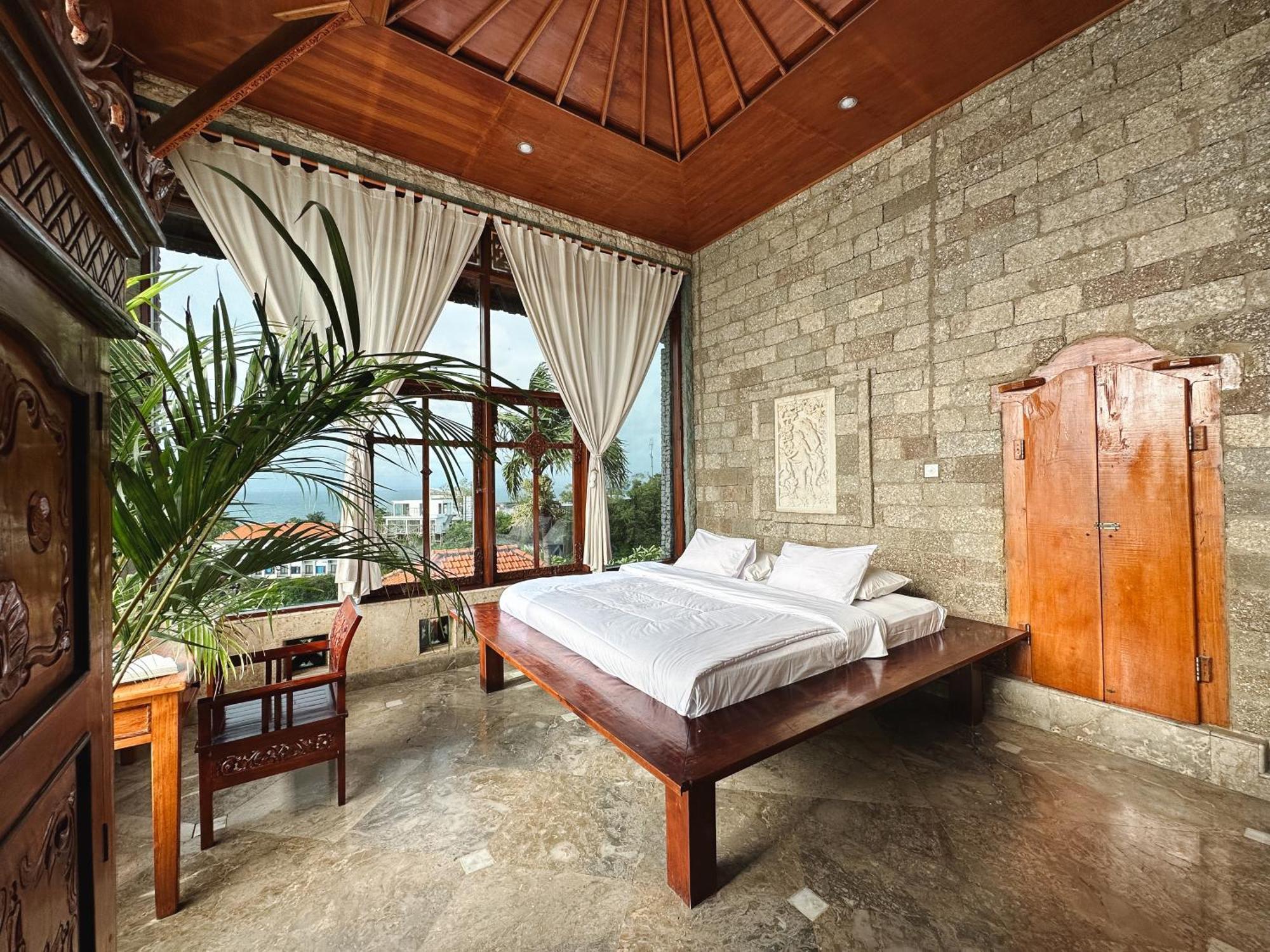 The Uluwatu Estate 3*