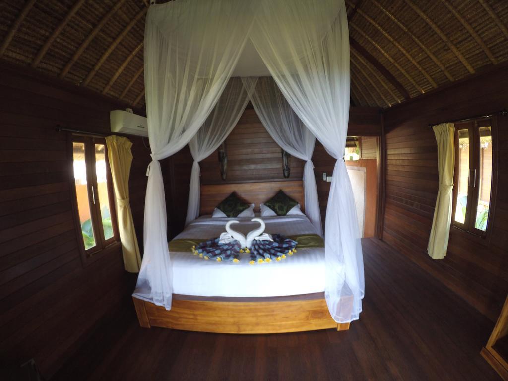 Laguna Reef Huts 4*
