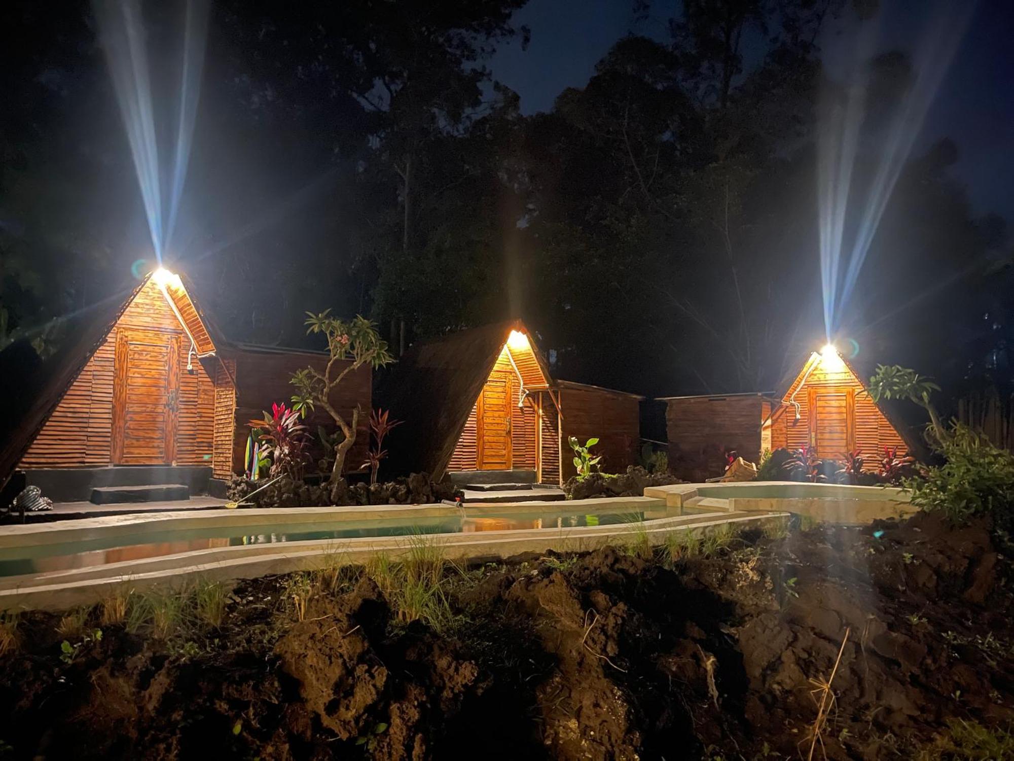 Triangular House And Hot Spring Wisma tamu Kubupenlokan