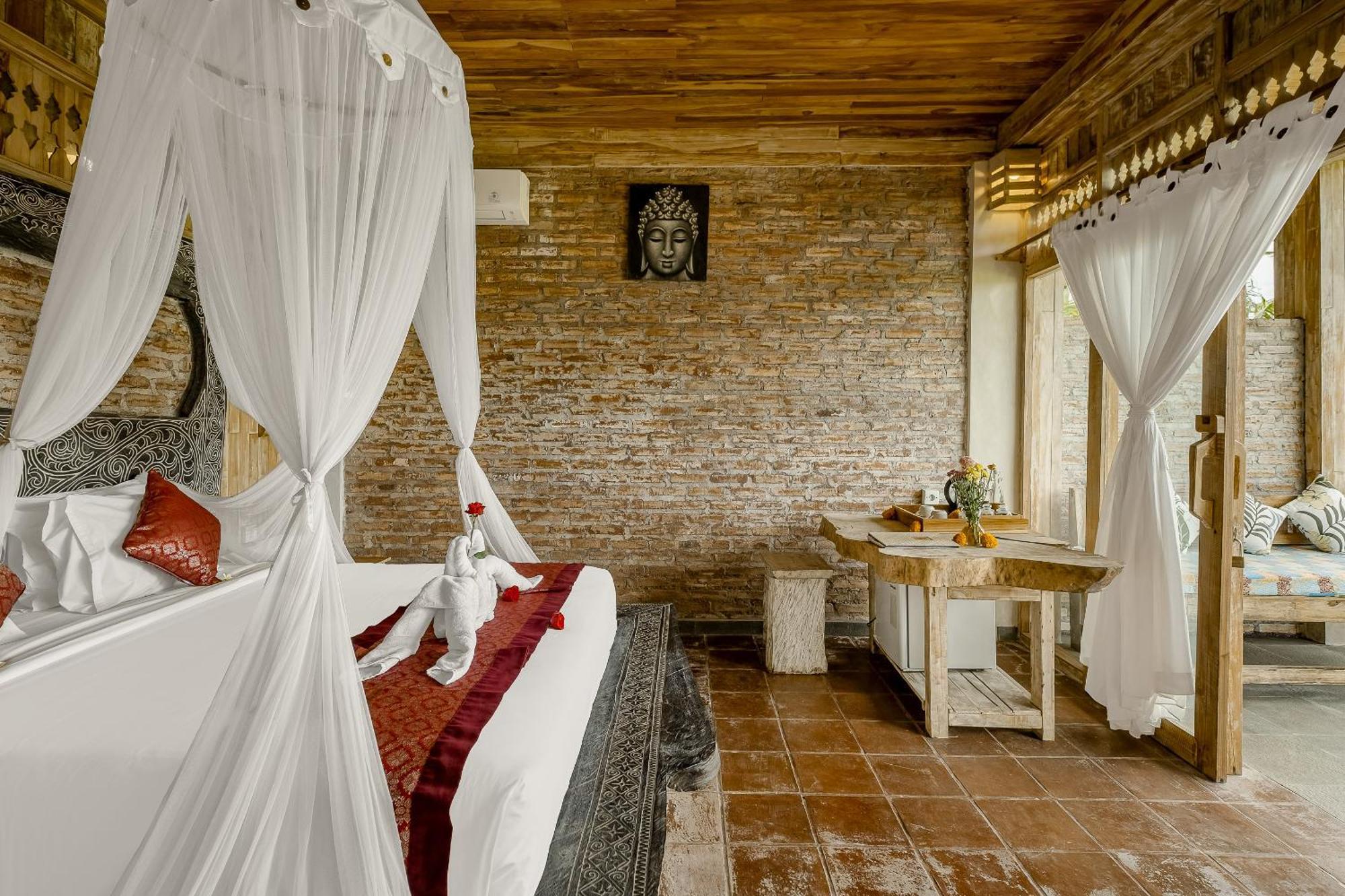 Guest house Joglo Organik 4*