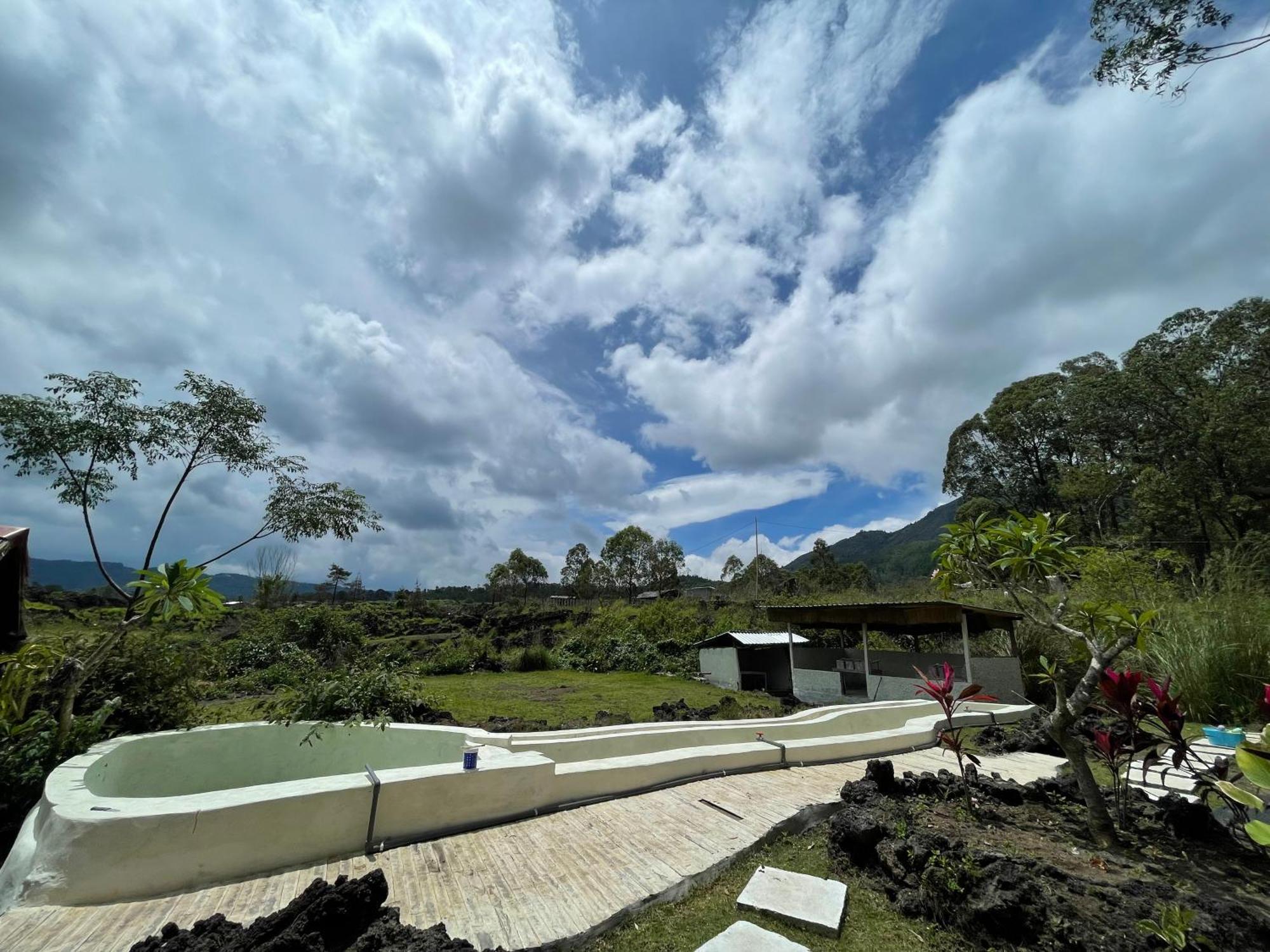 Wisma tamu Triangular House And Hot Spring