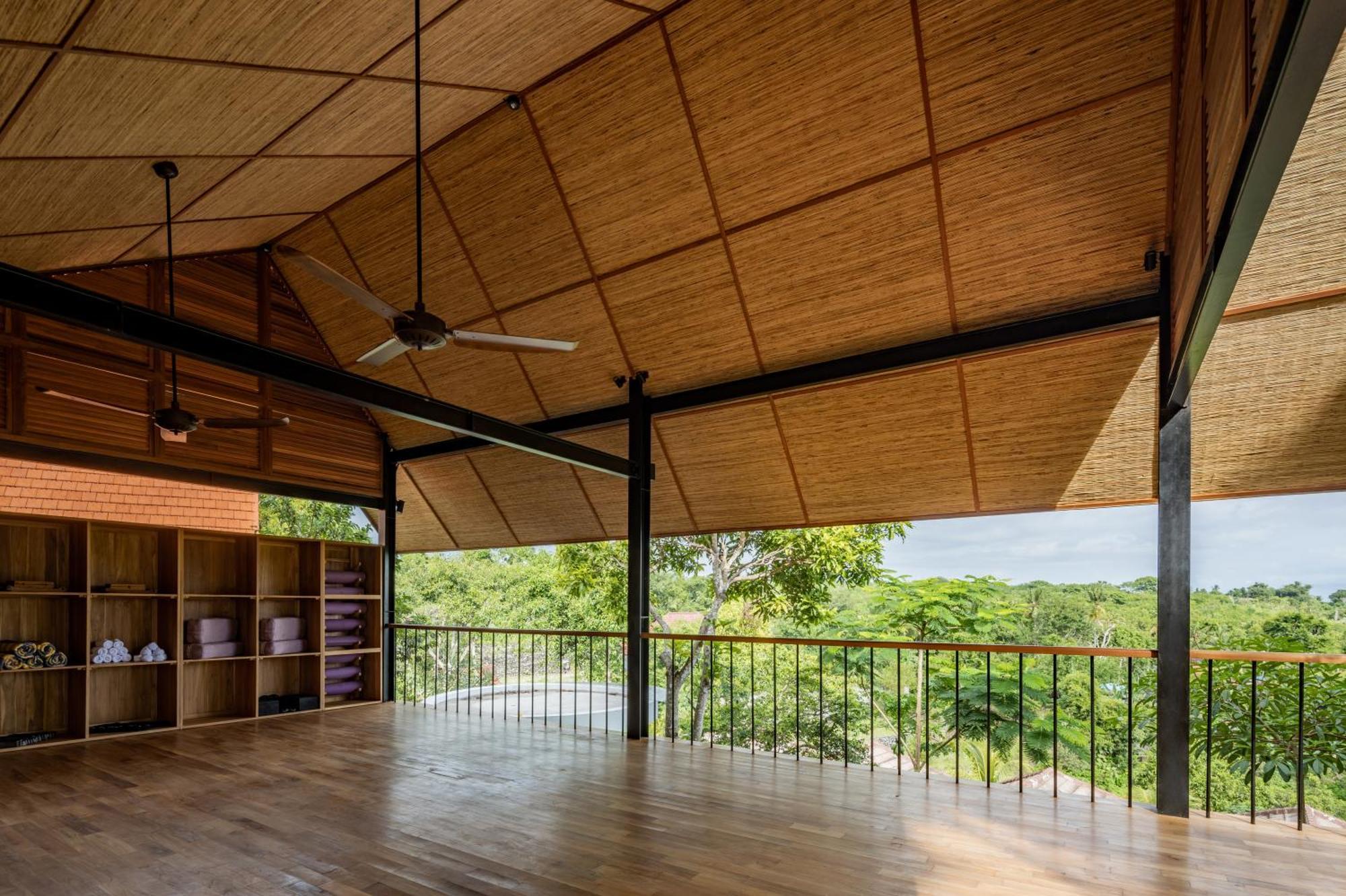 Deep Roots Dive & Yoga Resort Ped