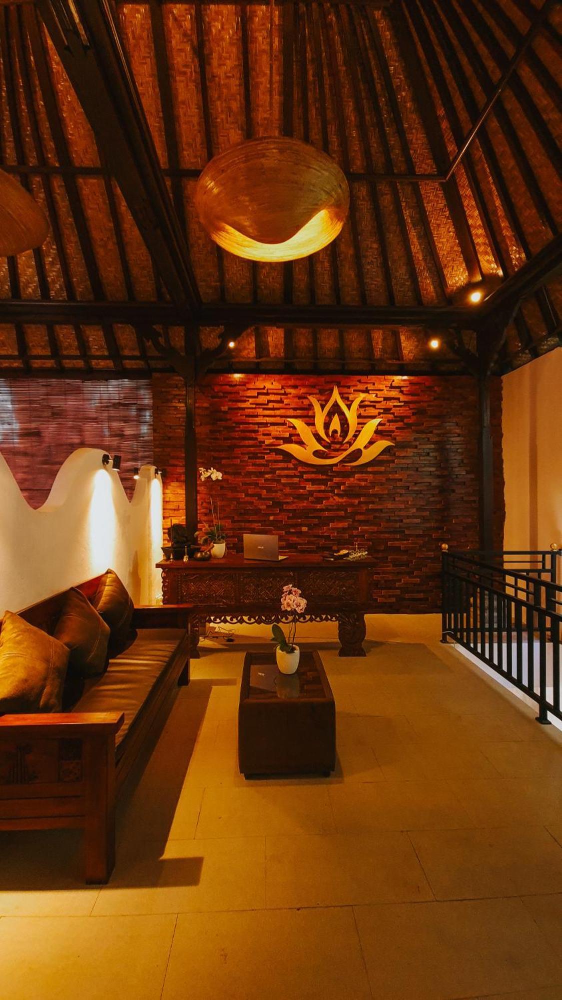 Tirta Sari Villa *
