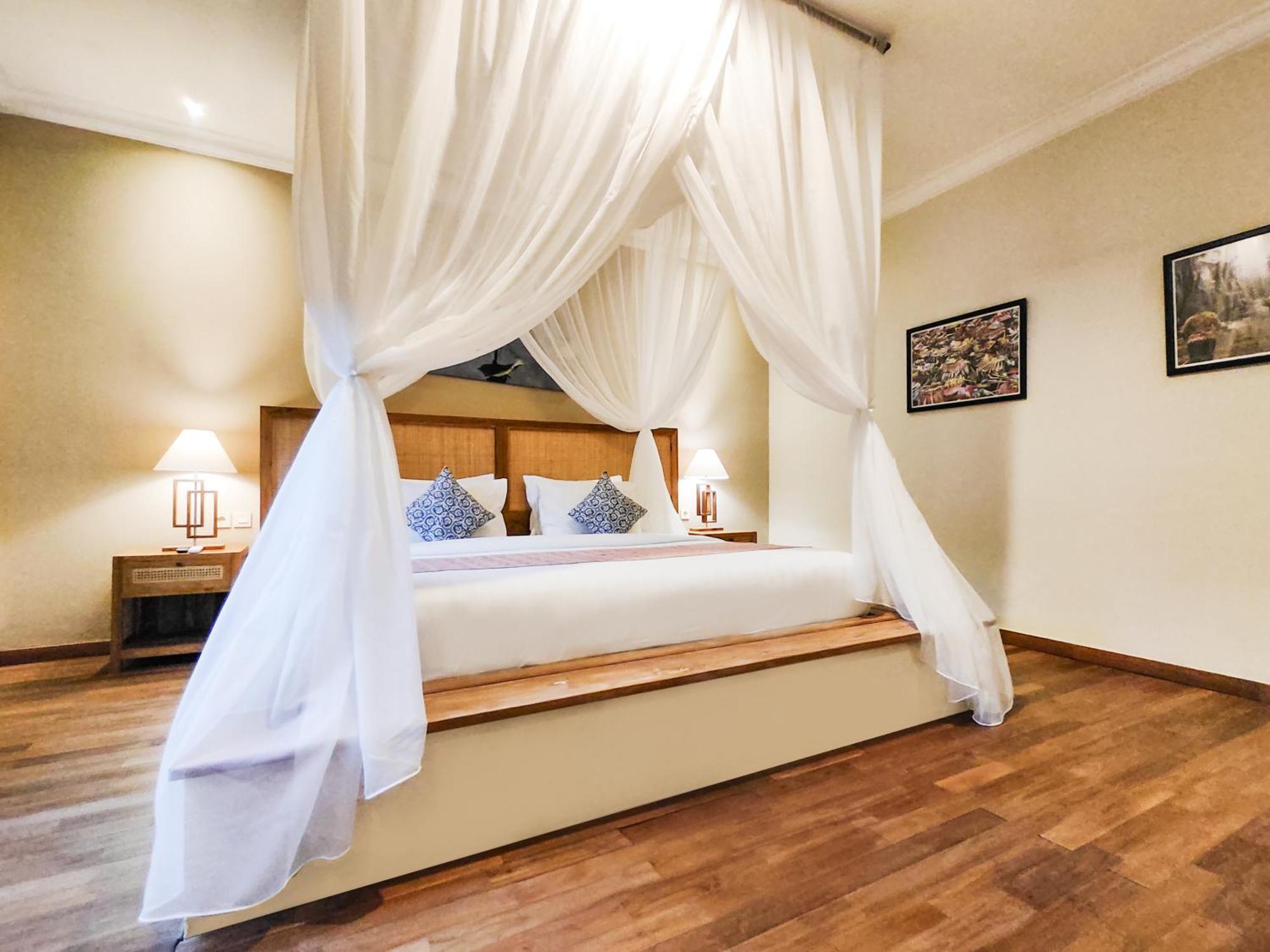 Square Hotel