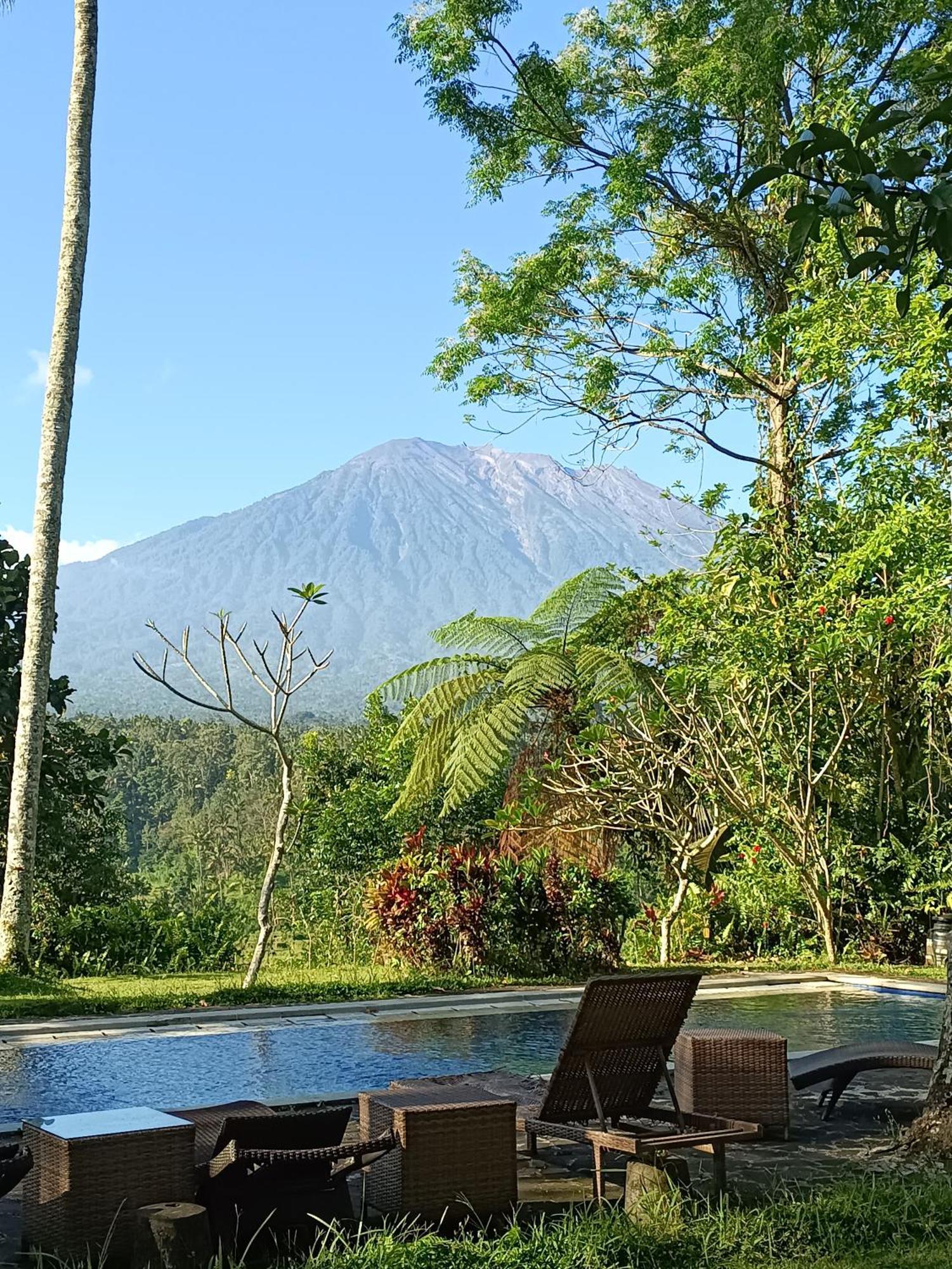 Mahagiri Resort&restaurant Resor Menanga