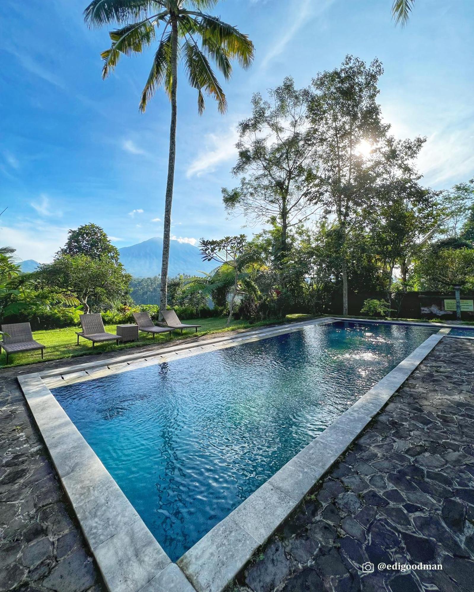 Mahagiri Resort&restaurant Resor Menanga
