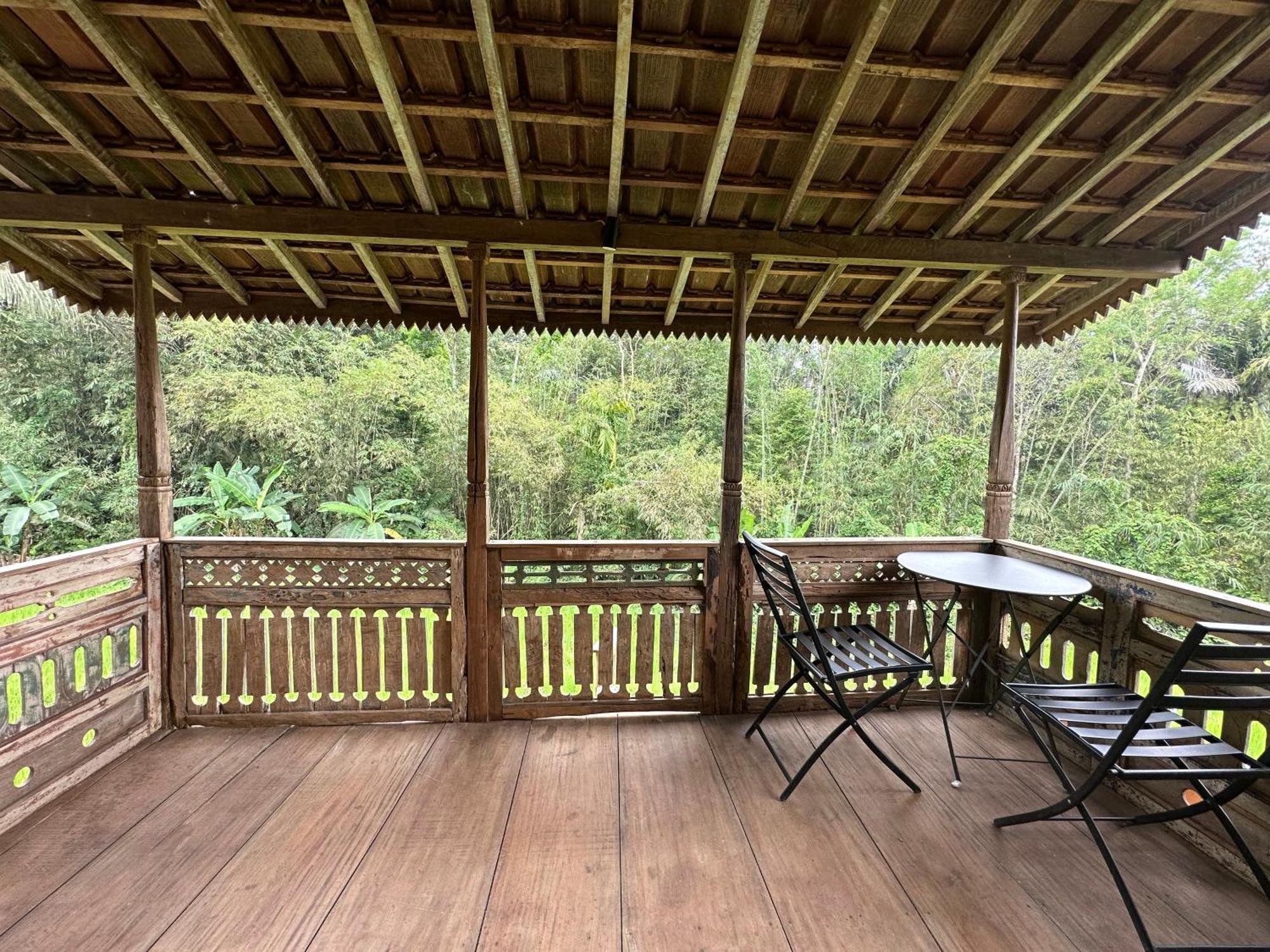 Lodge Oemah Tepi Sawah *