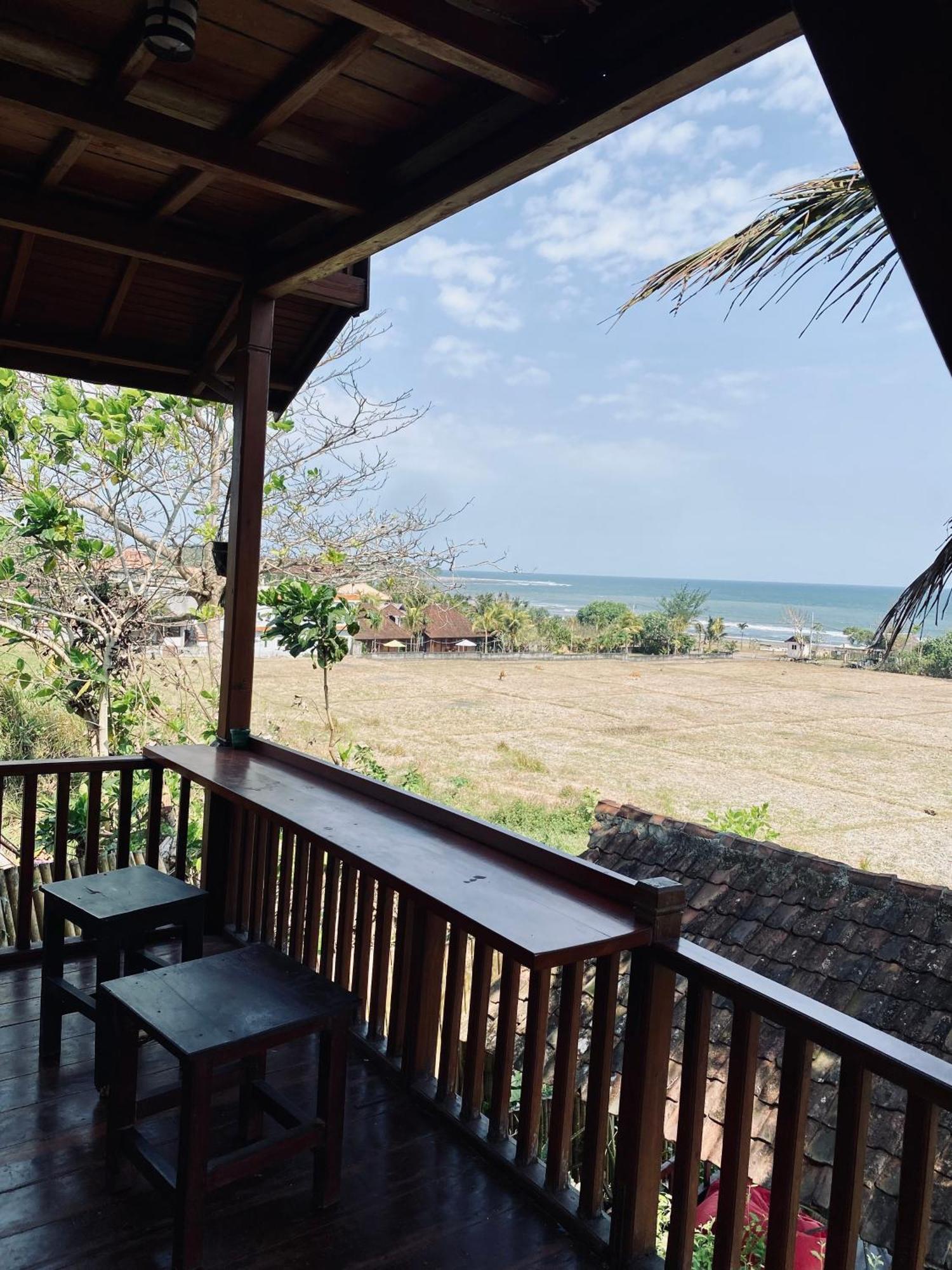 Guest house Dikaloha Surfschool And *