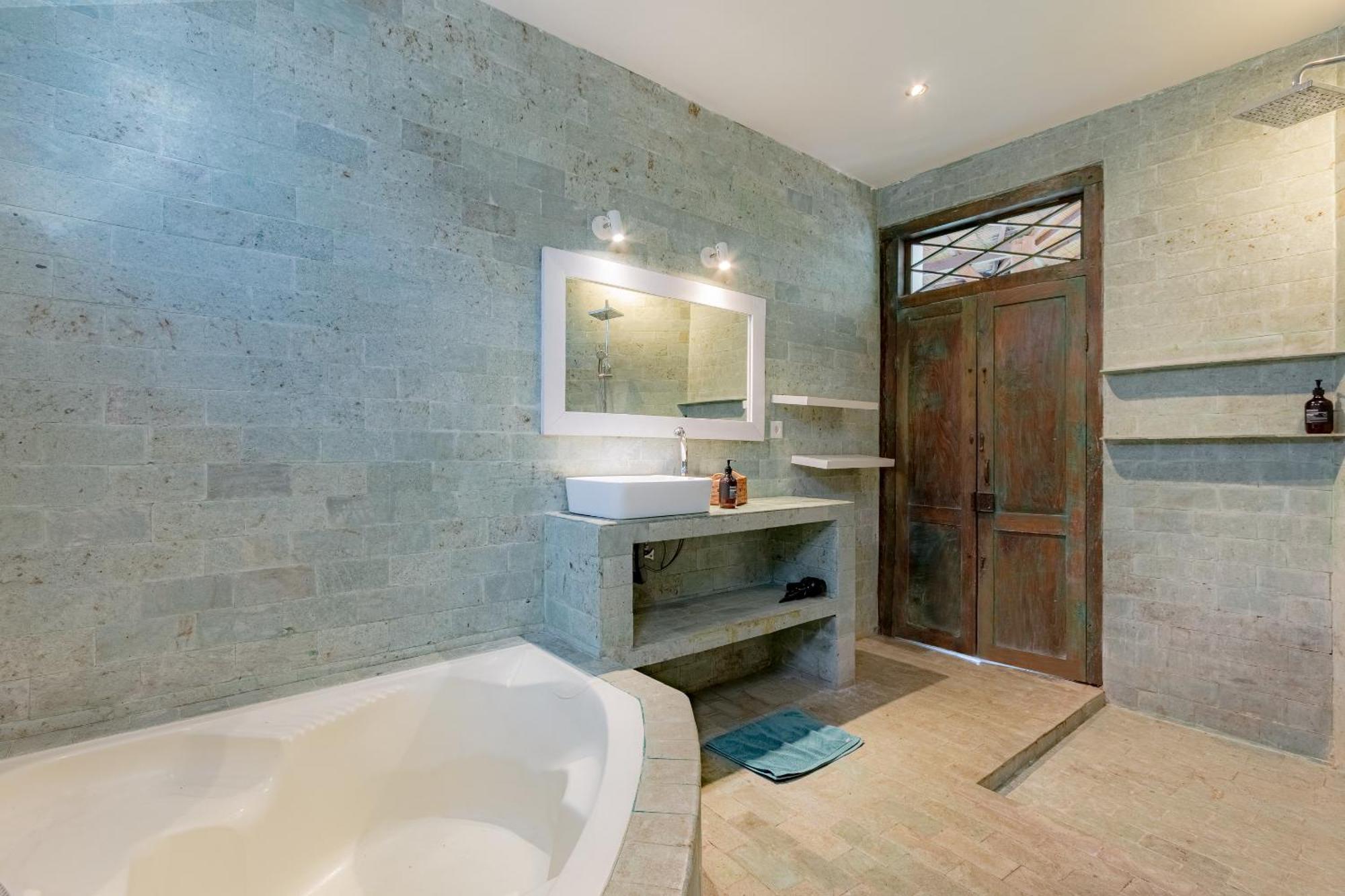 Bumi - Playful & Quirky 3br Near Seminyak, A Unique Getaway Villa Kerobokan (Bali)
