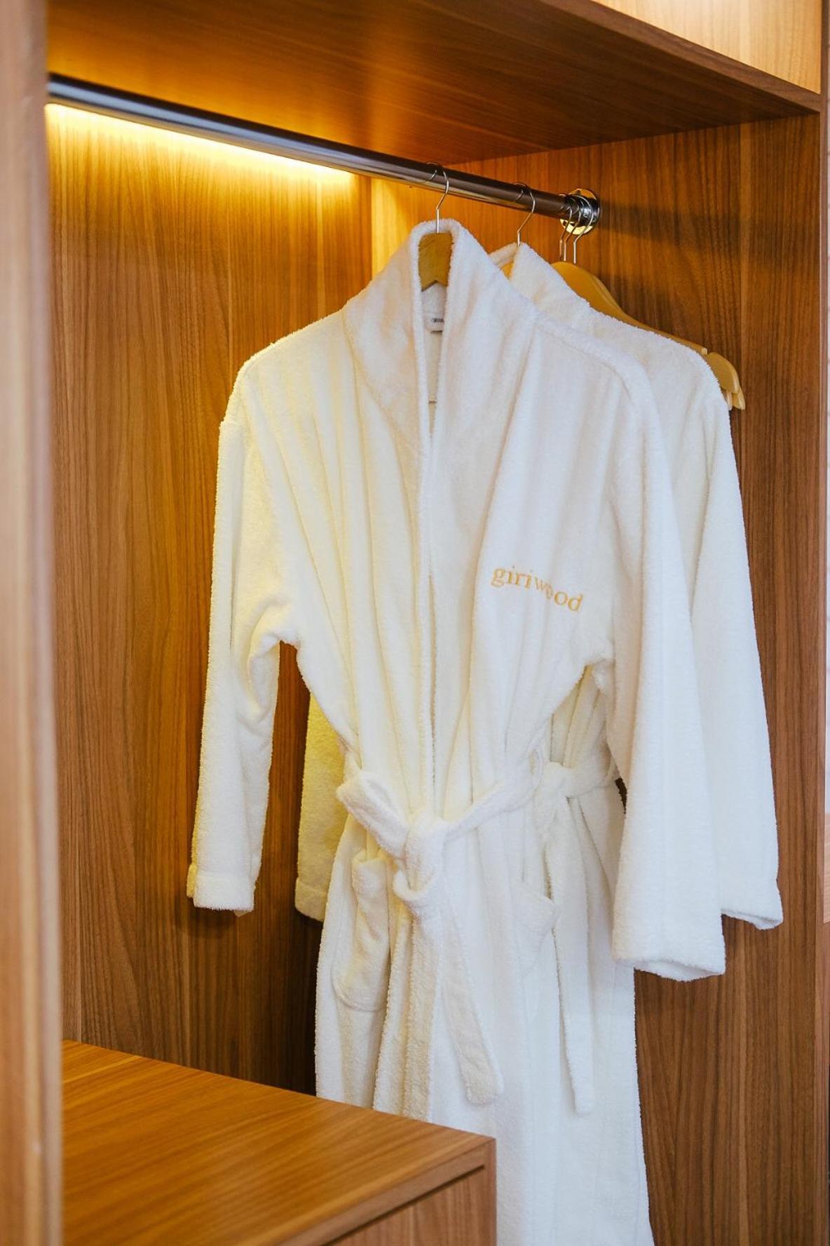 Giriwood & Hotel Munduk (Bali)