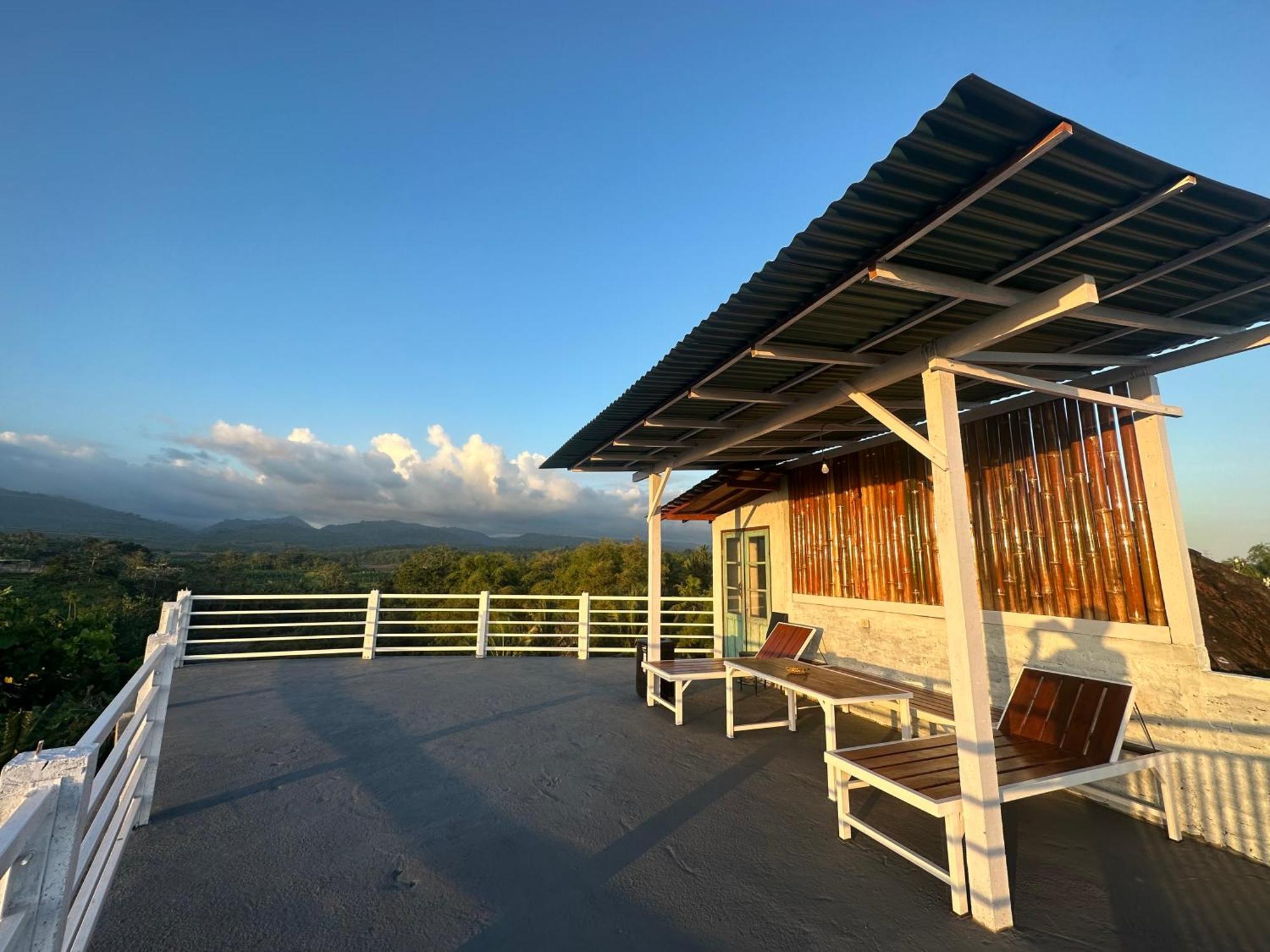 Medewi Secret Surfcamp Guest house