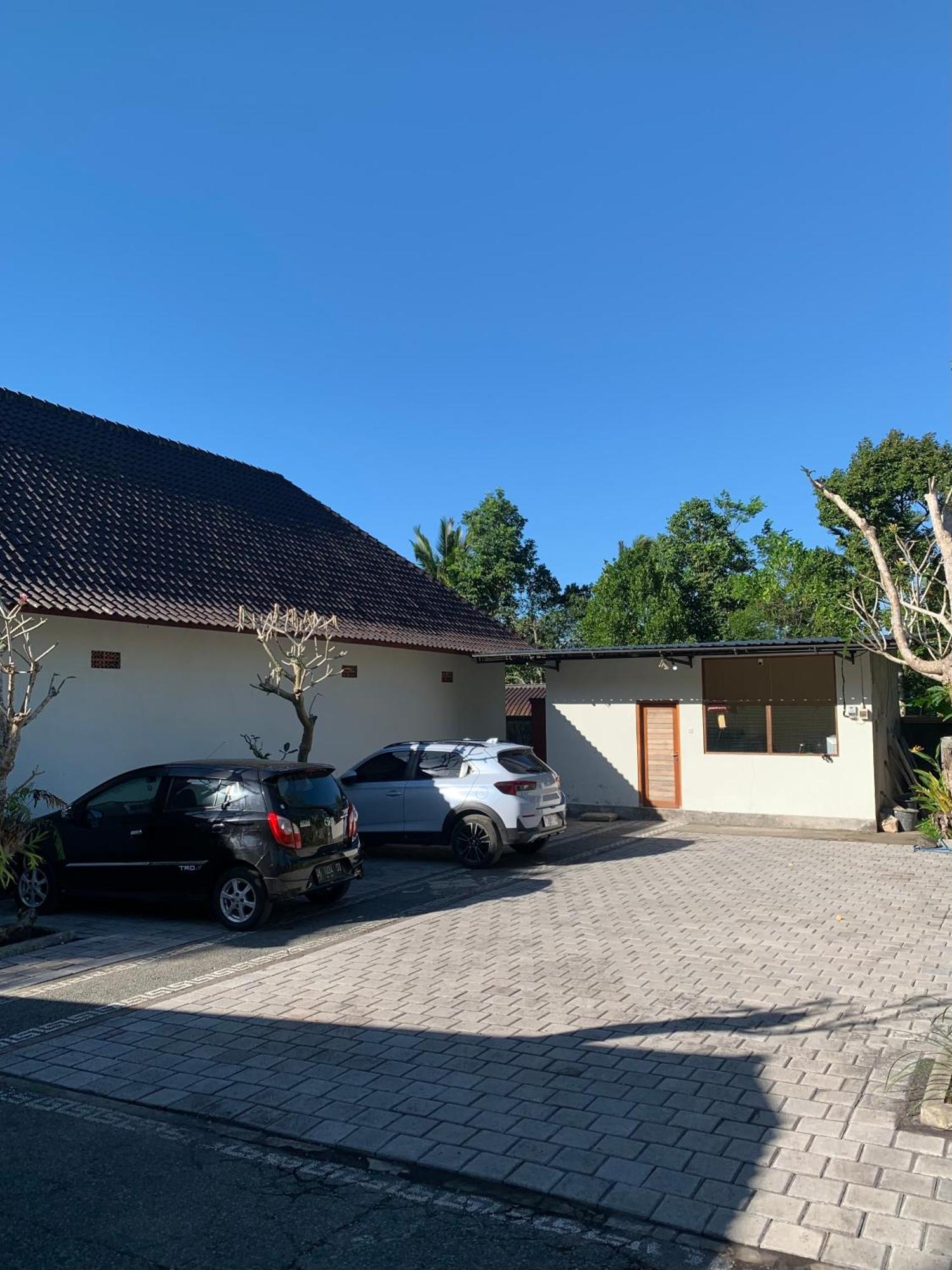 Guest house & Besakih