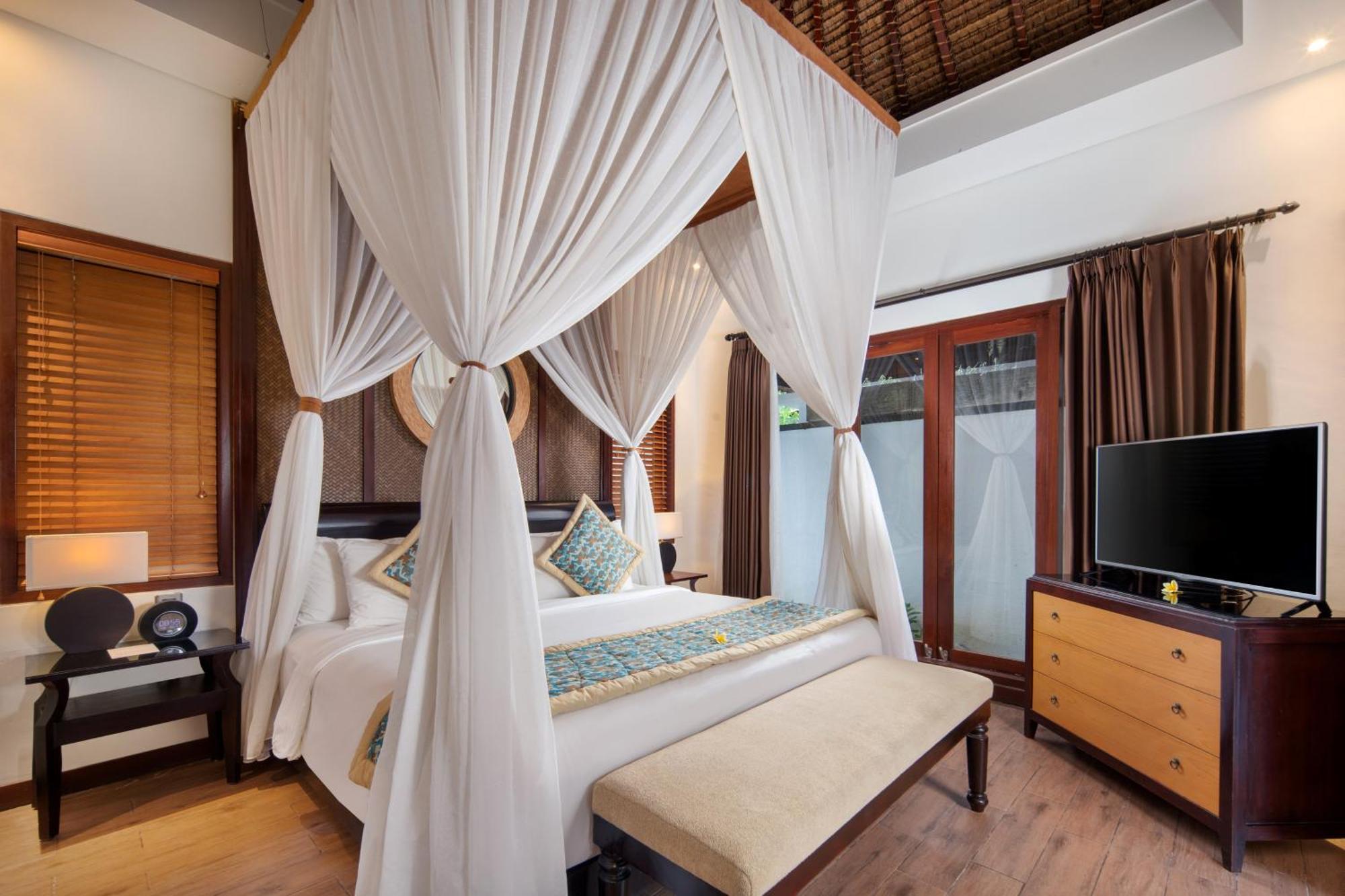 Club & Resort