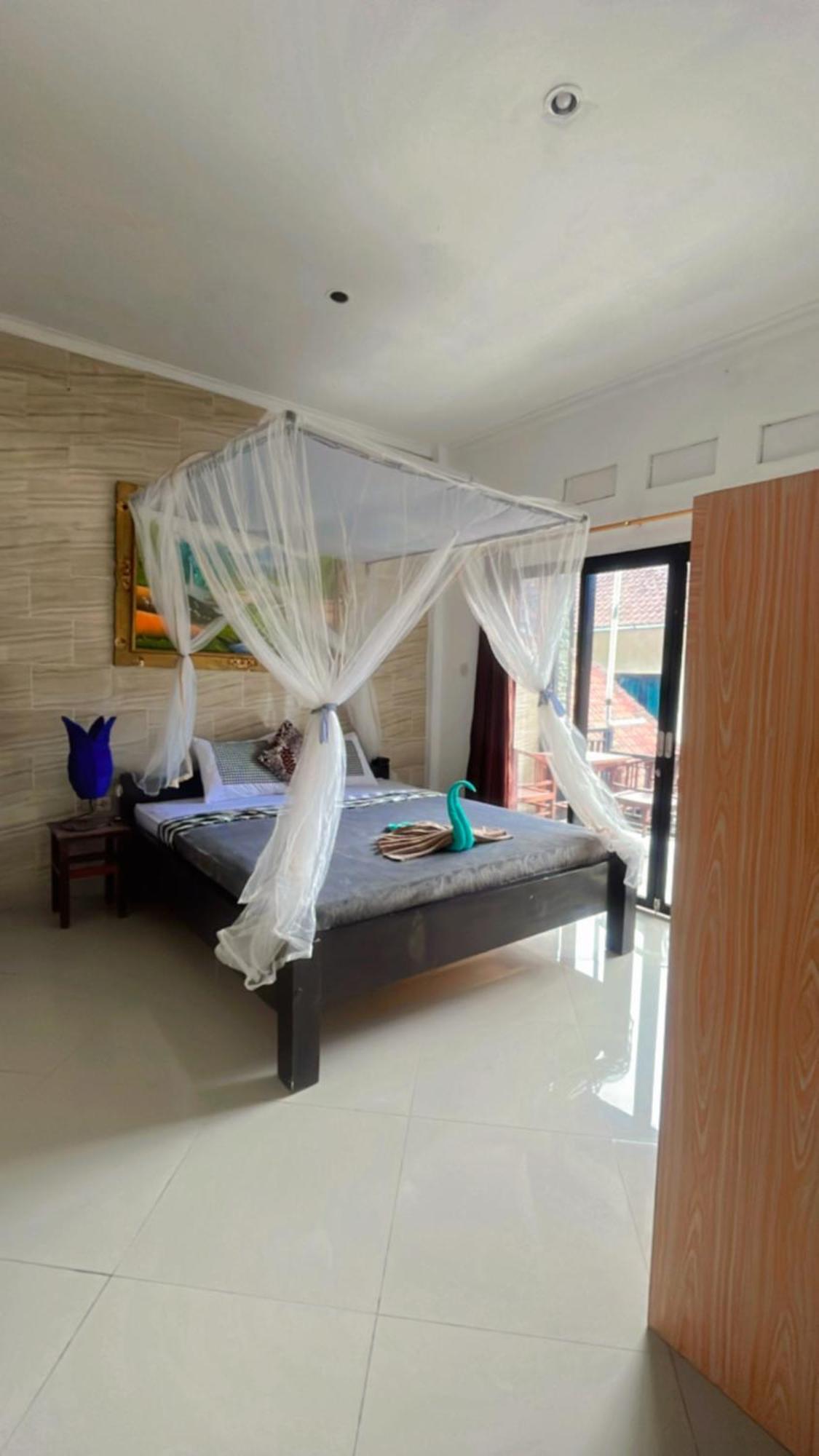 D Jana Homestay *