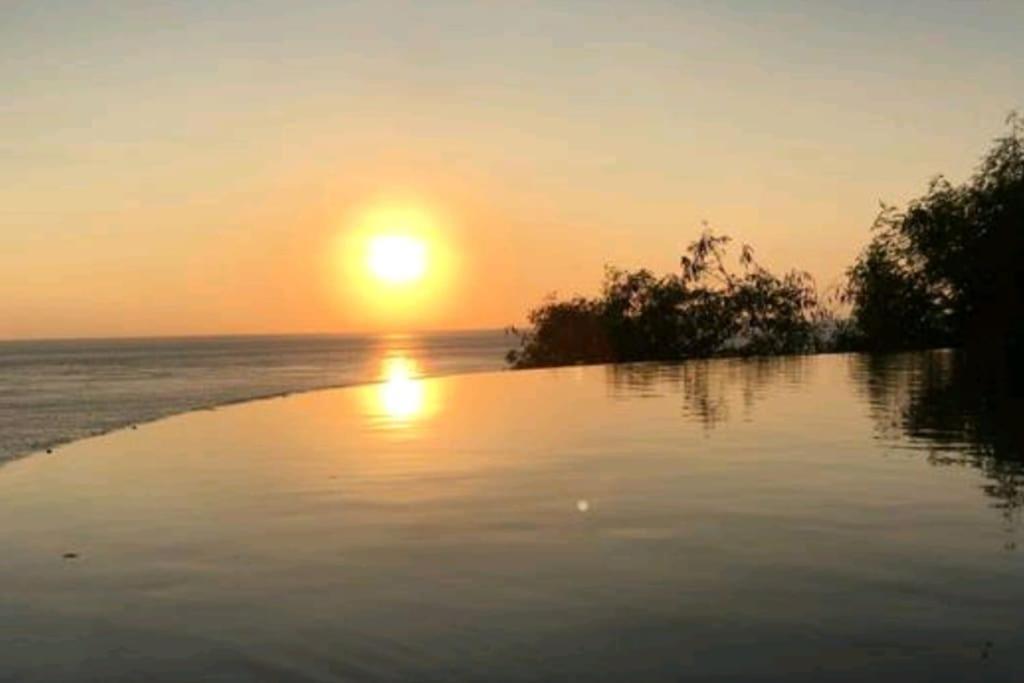 Tengguli Deluxe 20 M Infinitypool Ocean Front Villa