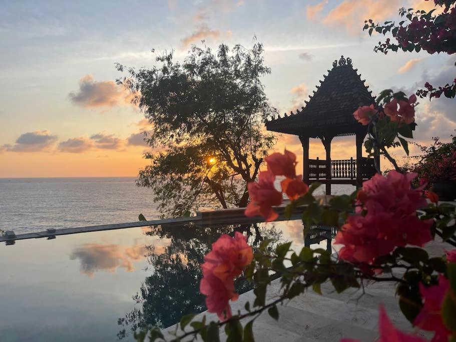 Tengguli Deluxe 20 M Infinitypool Ocean Front Villa *