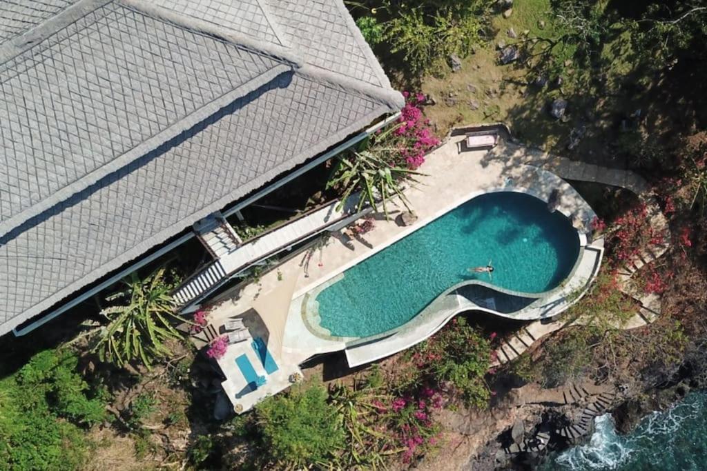 Tengguli Deluxe 20 M Infinitypool Ocean Front Villa Ambat