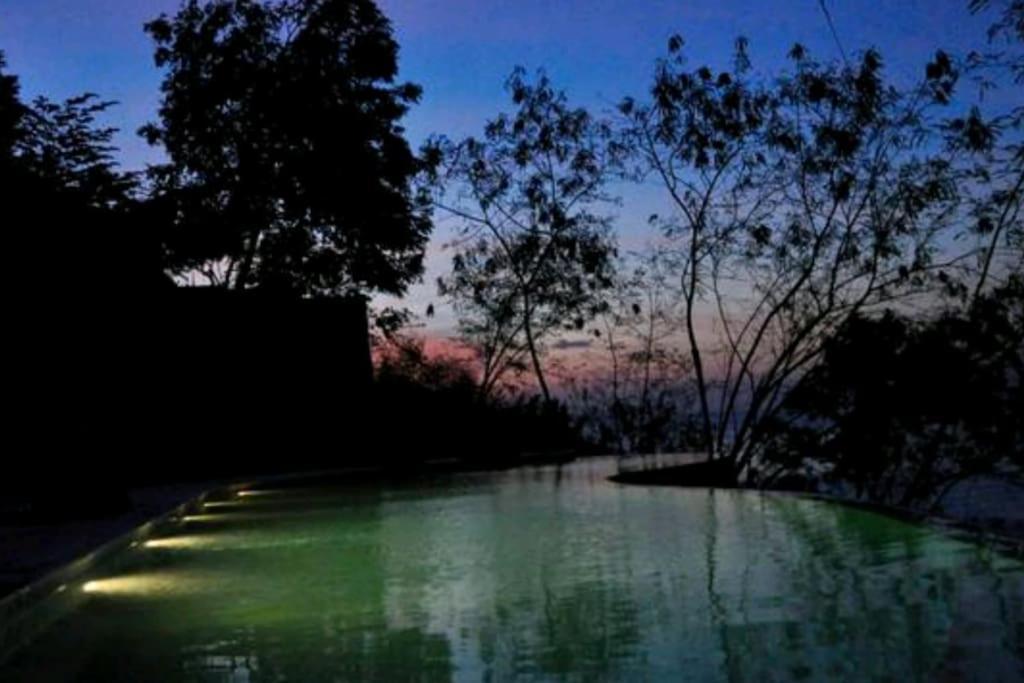 Tengguli Deluxe 20 M Infinitypool Ocean Front *