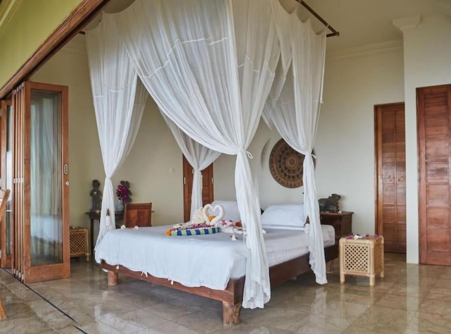 Tengguli Deluxe 20 M Infinitypool Ocean Front Villa Ambat