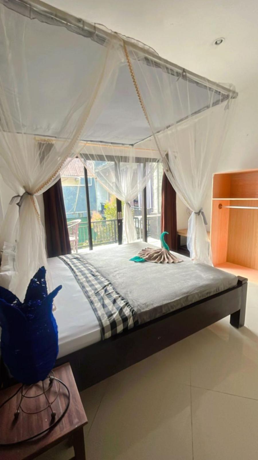 D Jana Homestay *
