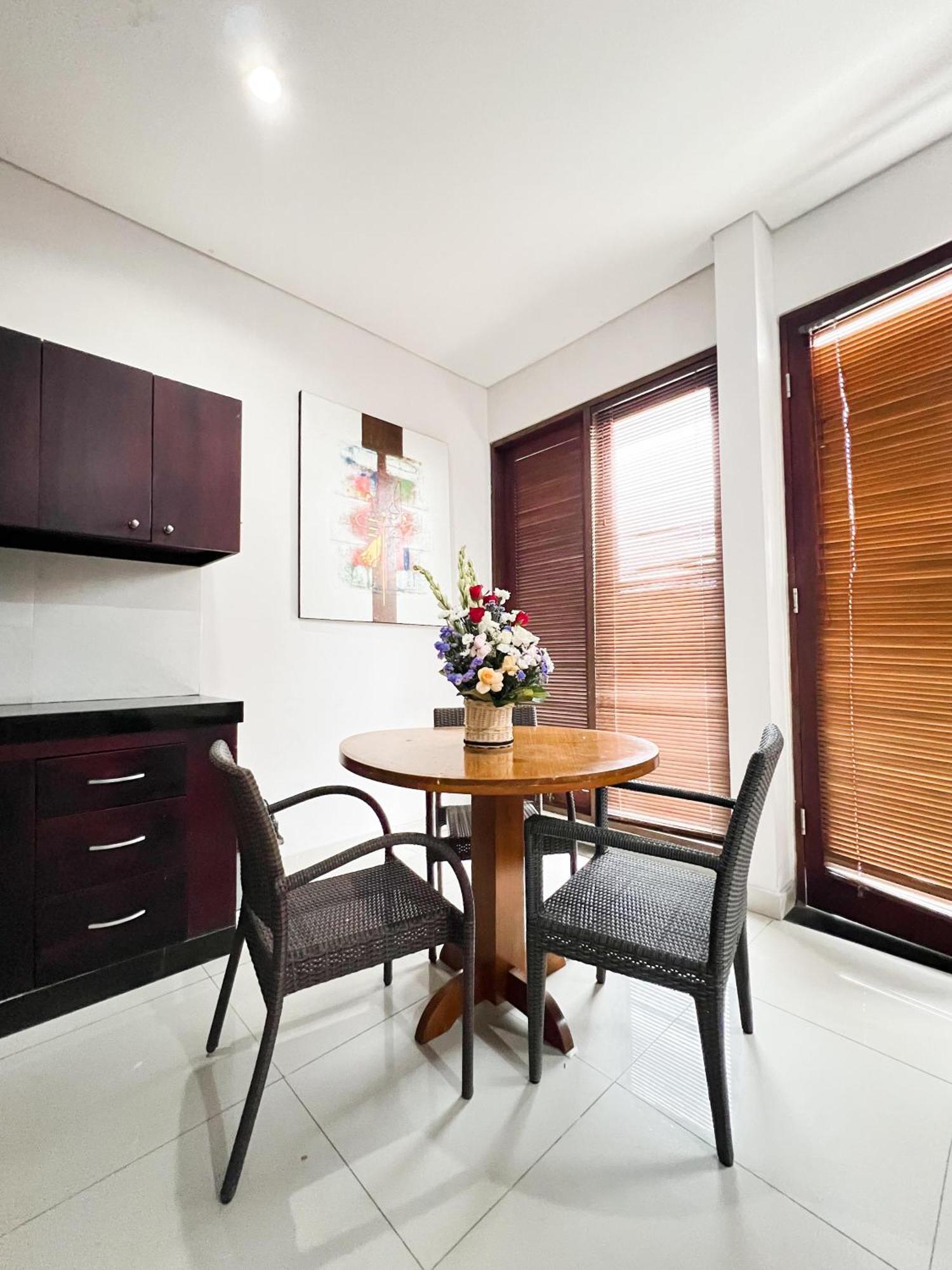 Apple & 4* Kerobokan (Bali)