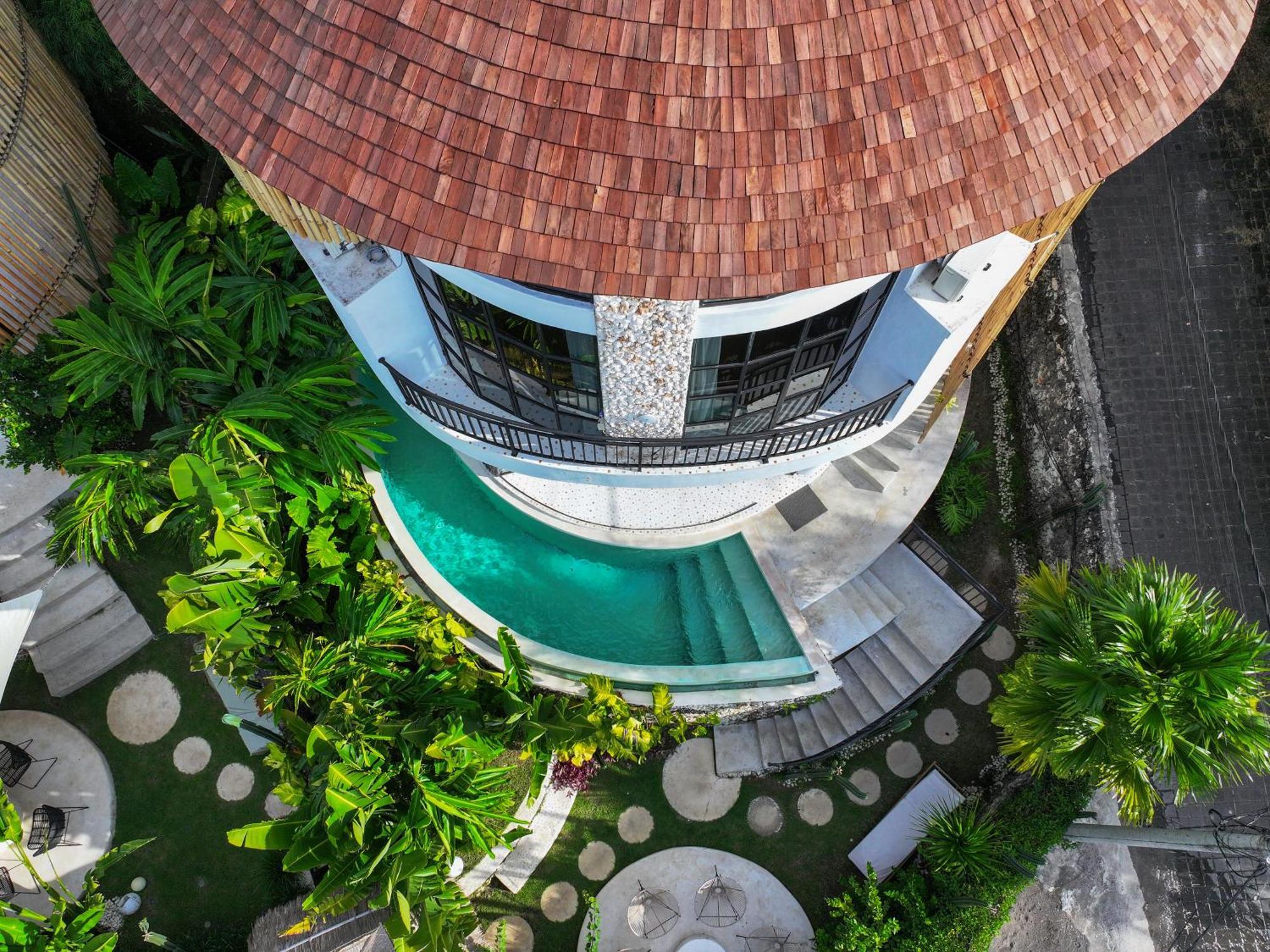 Hillstone Luxury Village