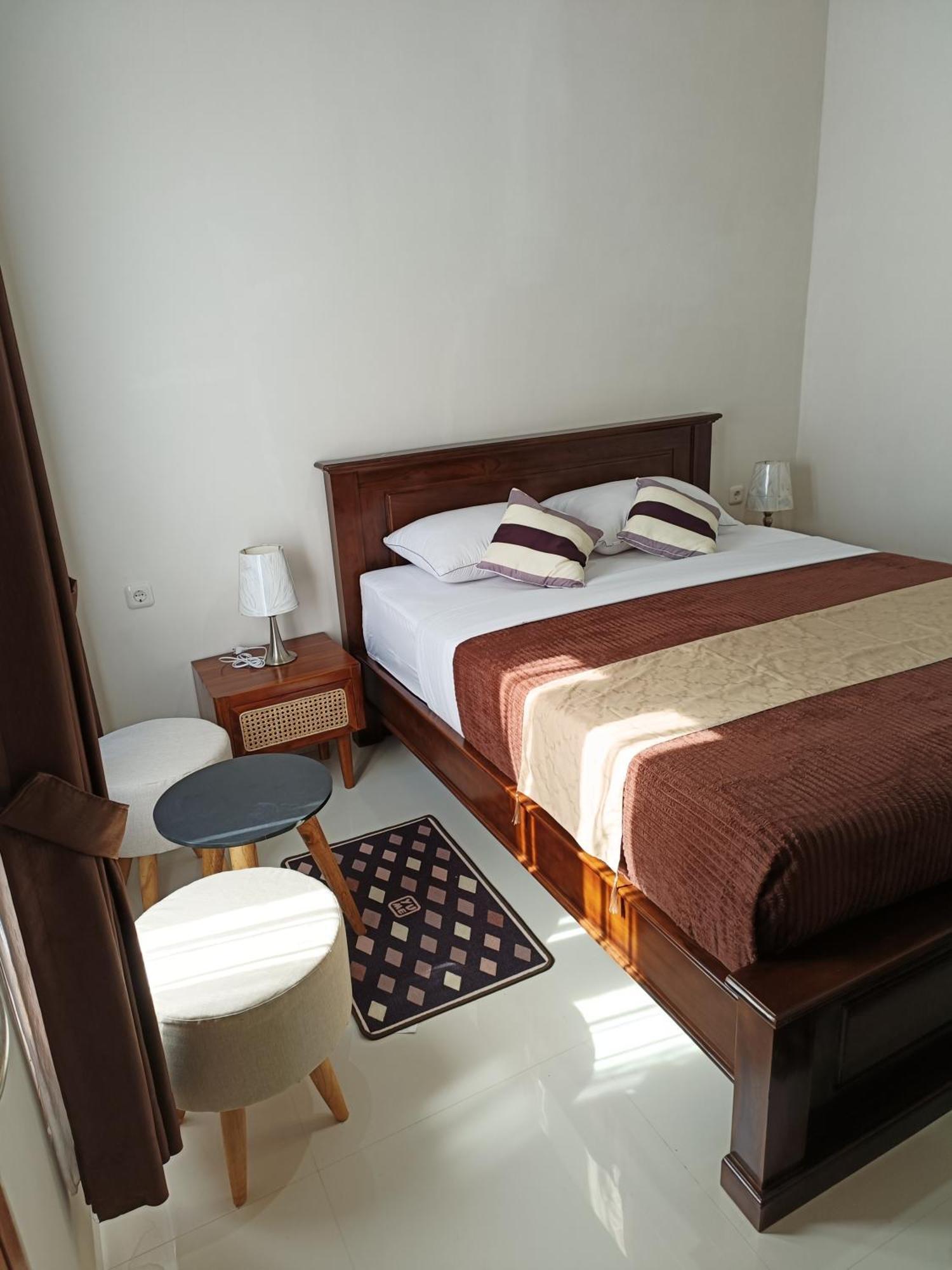 Made Oka And Warung Guest house