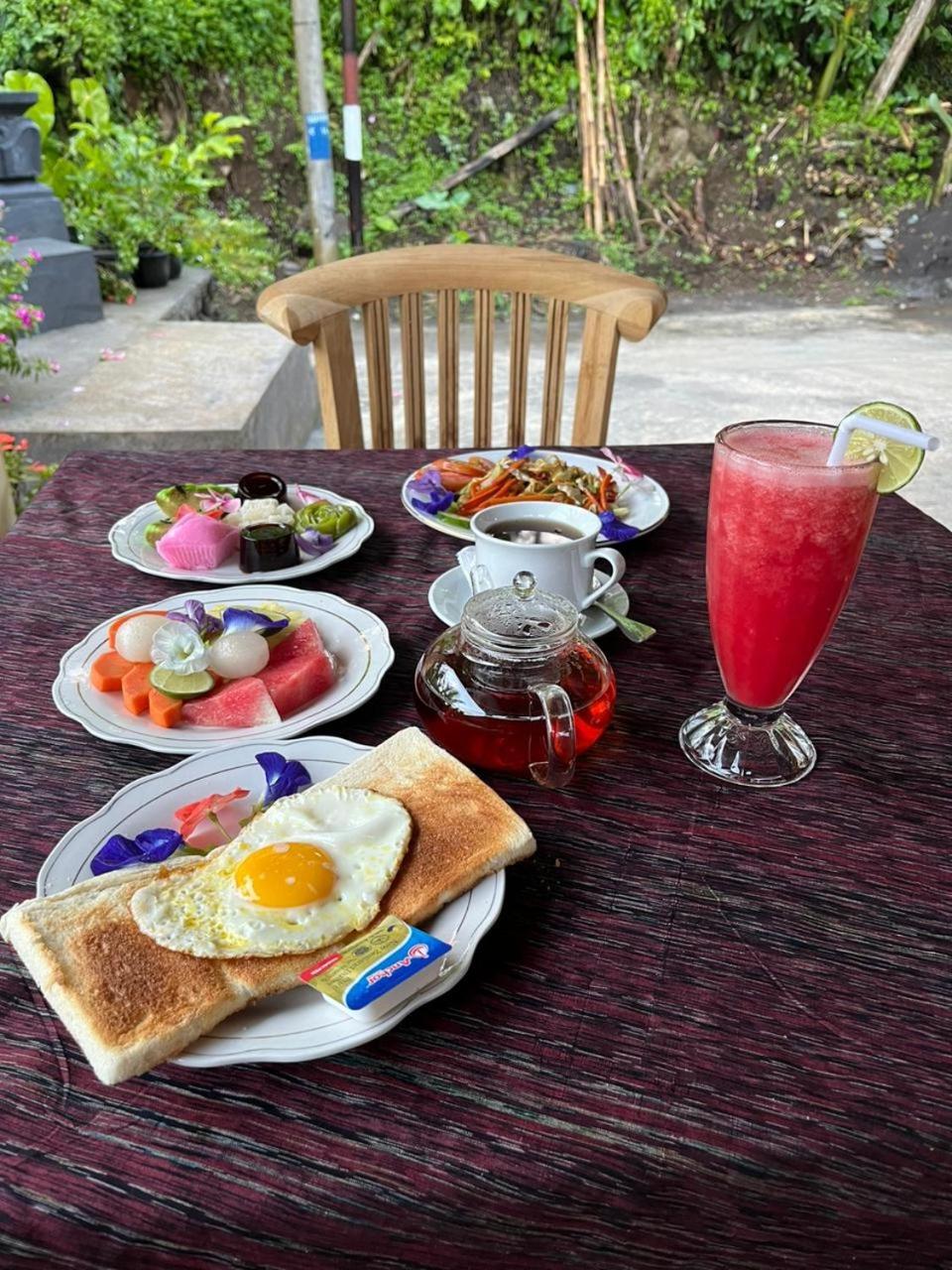 Manuk Dewata Guest house *