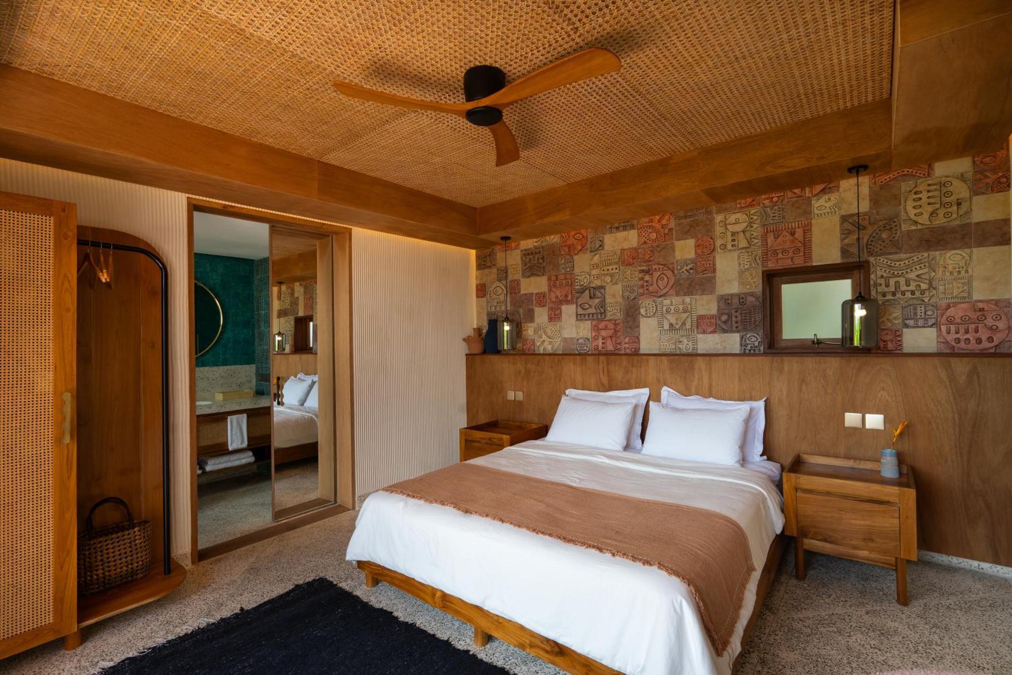 Kado Kubu - Boutique 2br Pink & Sky Pool With Ocean Views In Villa