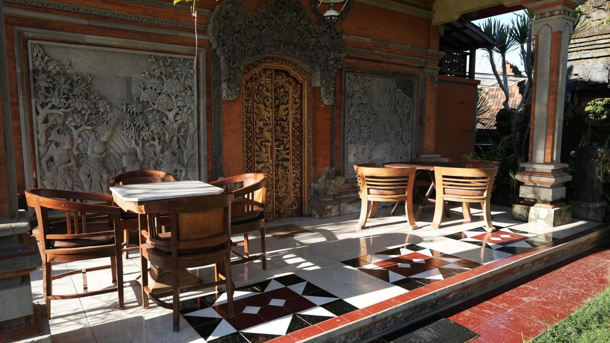 The Sangkih Restaurant & Bar Lodge